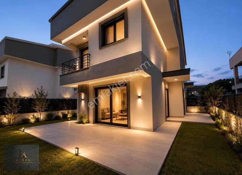 Yenişakran Sayfiye Mah. Satılık 4+1 Geniş Bahçeli Villa