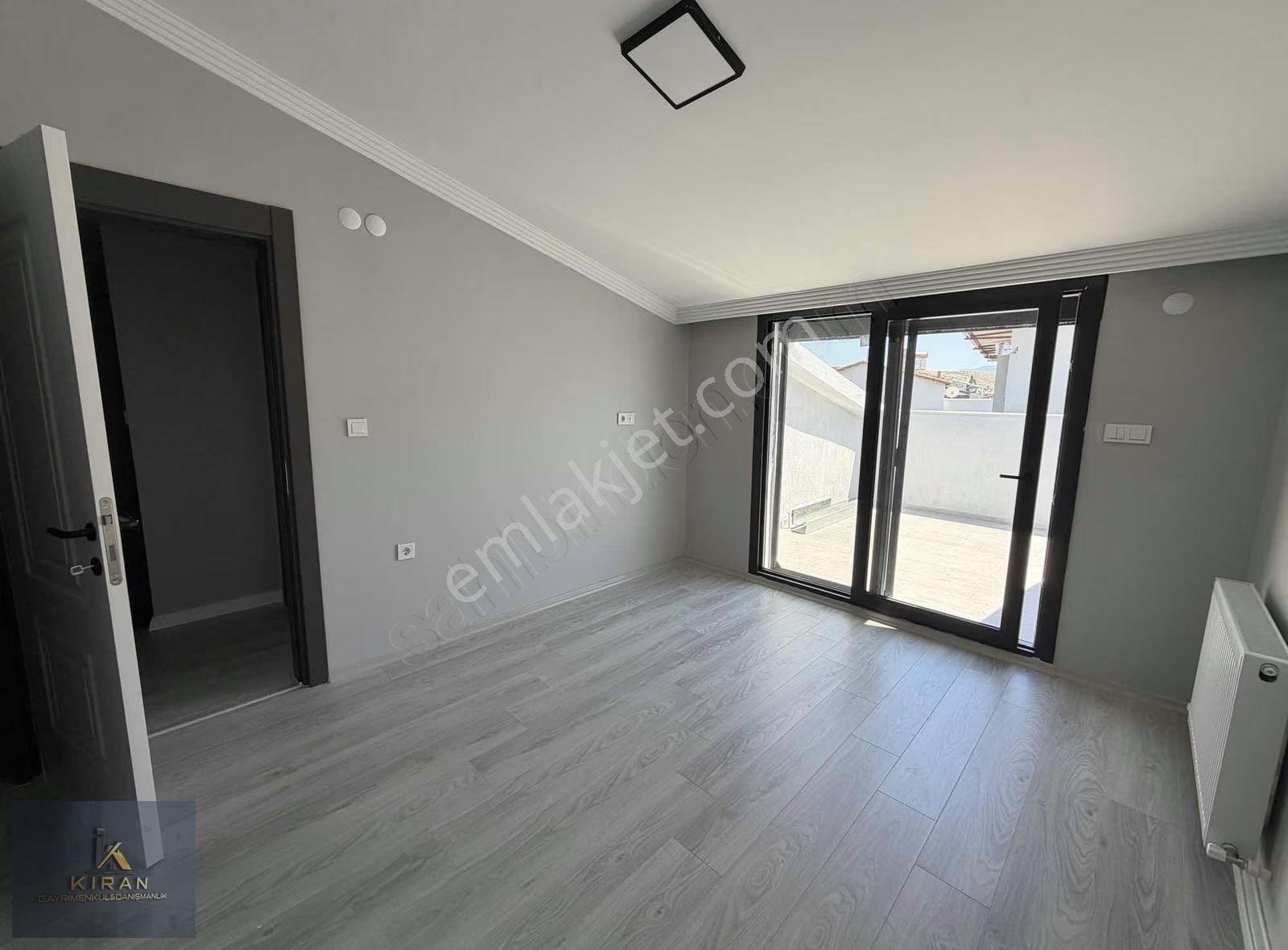 Yenişakran Sayfiye Mah. Satılık 4+1 Geniş Bahçeli Villa - Görsel 12