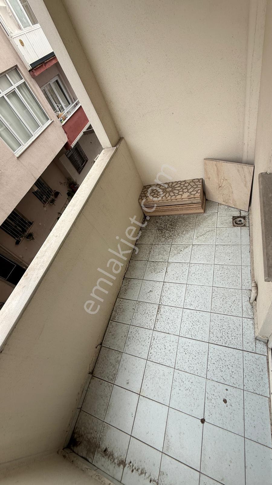 E\reşadiye Mah 2+1 25yıllık 100m2 1.kat Çift Balkon 2.300.000 - Görsel 8