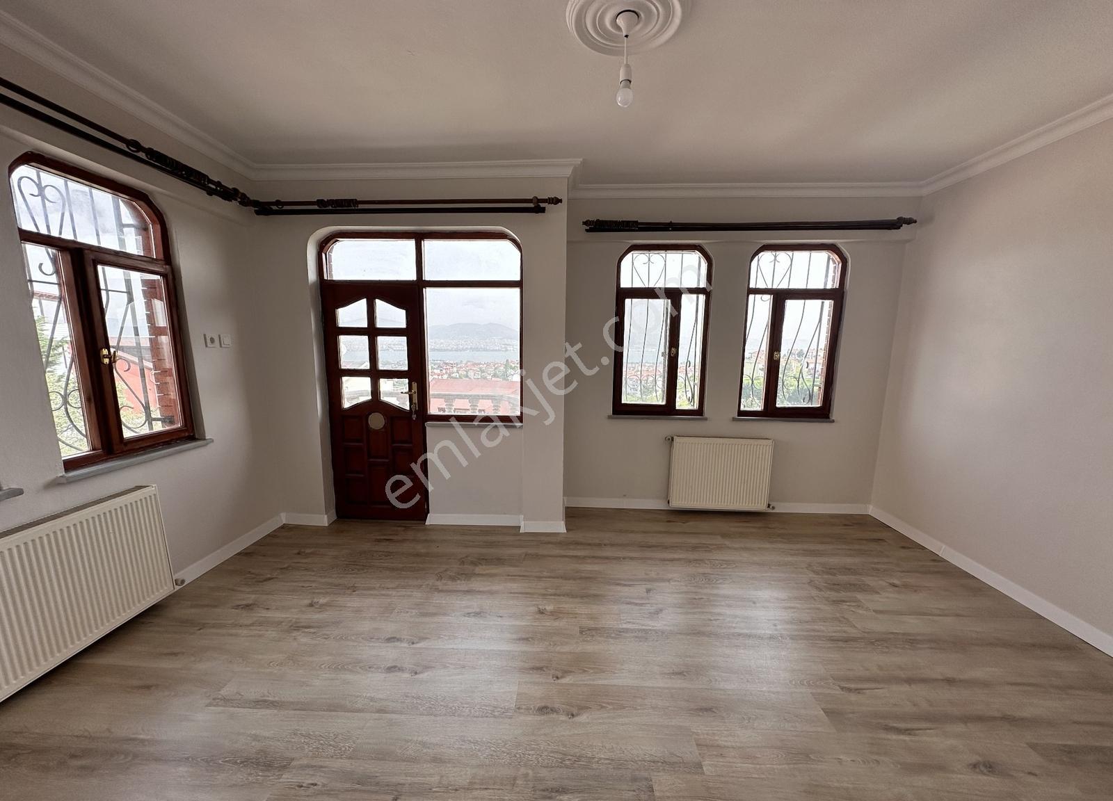 Remax Advantage Gölcük Donanma Mh. Deniz Manzaralı Satılık Villa - Görsel 34
