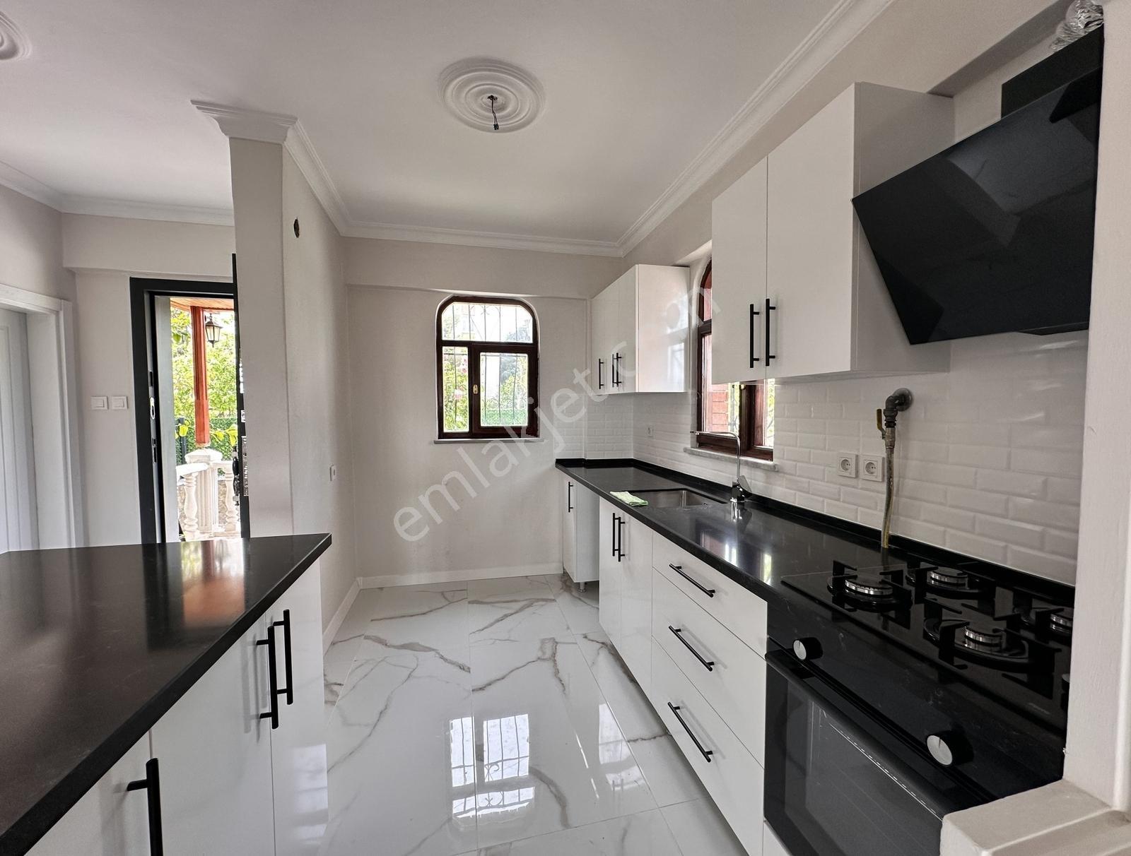Remax Advantage Gölcük Donanma Mh. Deniz Manzaralı Satılık Villa - Görsel 9