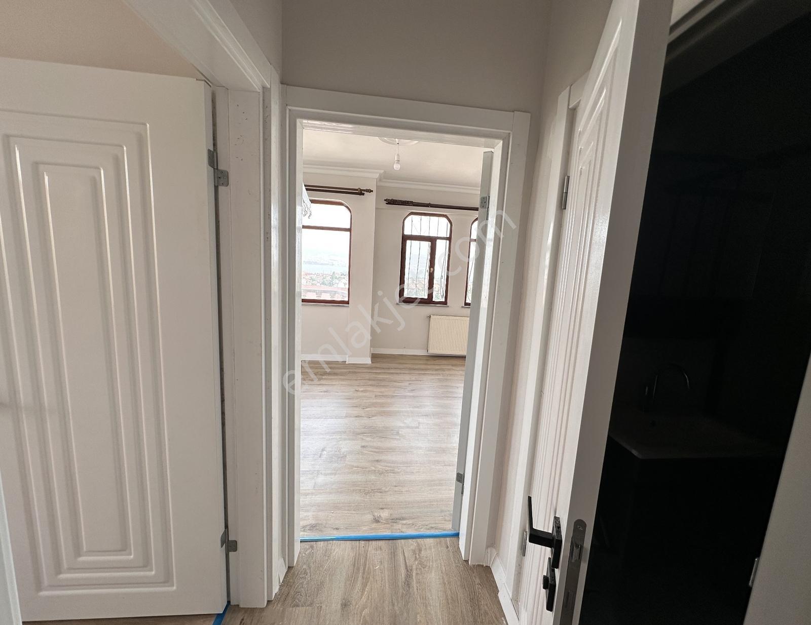 Remax Advantage Gölcük Donanma Mh. Deniz Manzaralı Satılık Villa - Görsel 26
