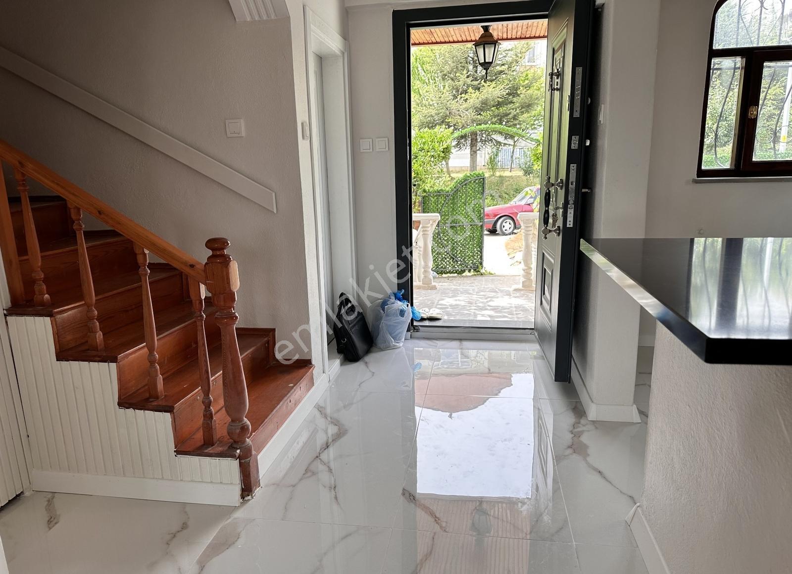 Remax Advantage Gölcük Donanma Mh. Deniz Manzaralı Satılık Villa - Görsel 25