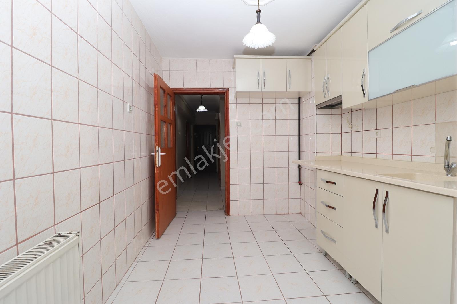 Akif'ten Atakent'te 3+1 14.cadde Yanı Merkezde Ara Kat Kiralık - Görsel 21