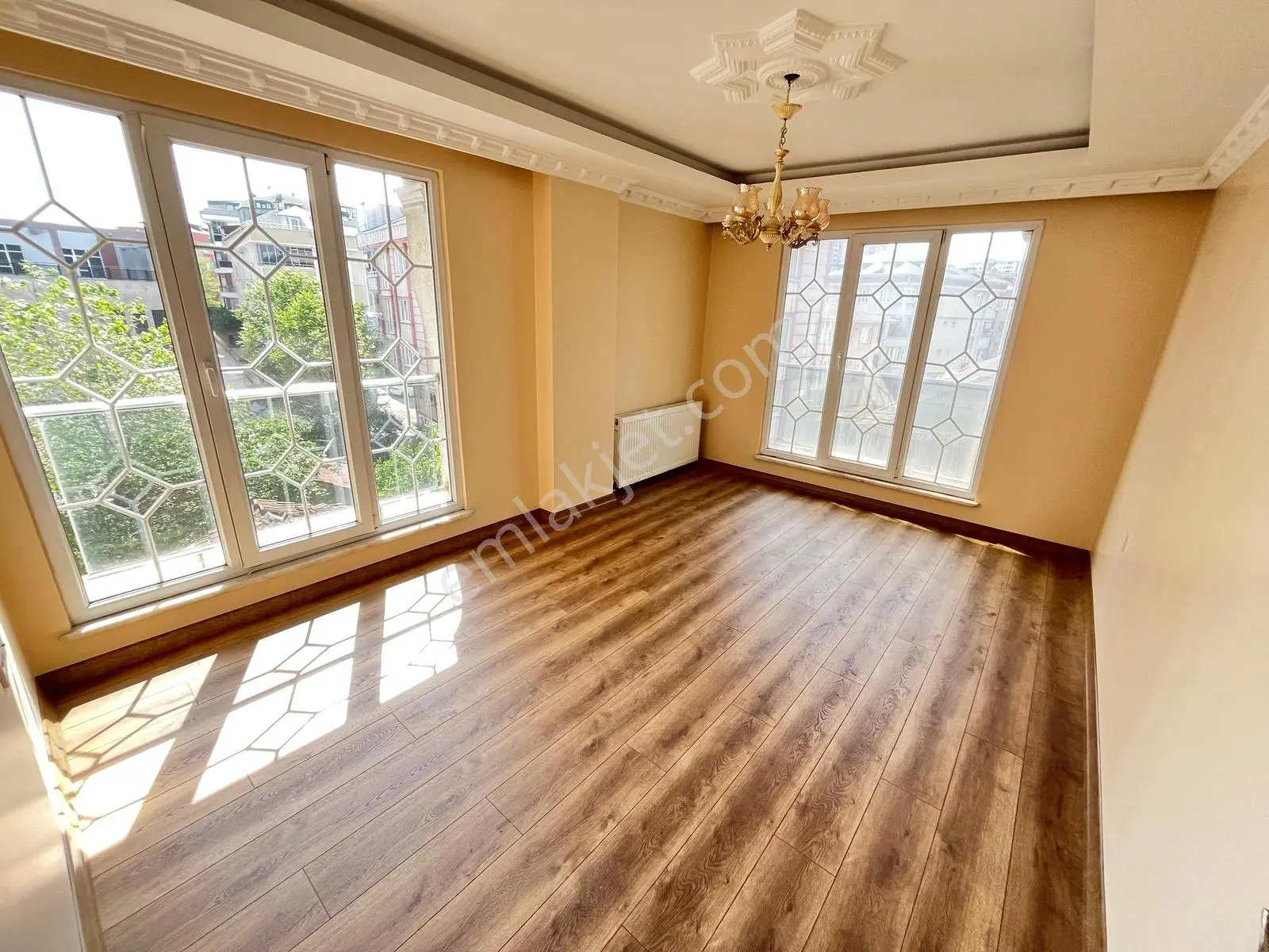 Eski Habipler Mah Merkezi Konumda Satılık 3+1 180m2 4.kat Daire