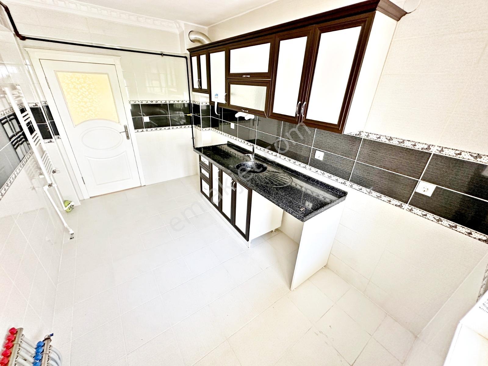 3+1 1.kat Cadde Üzeri Toplu Taşıma Yakını Çift Balkon - Görsel 6