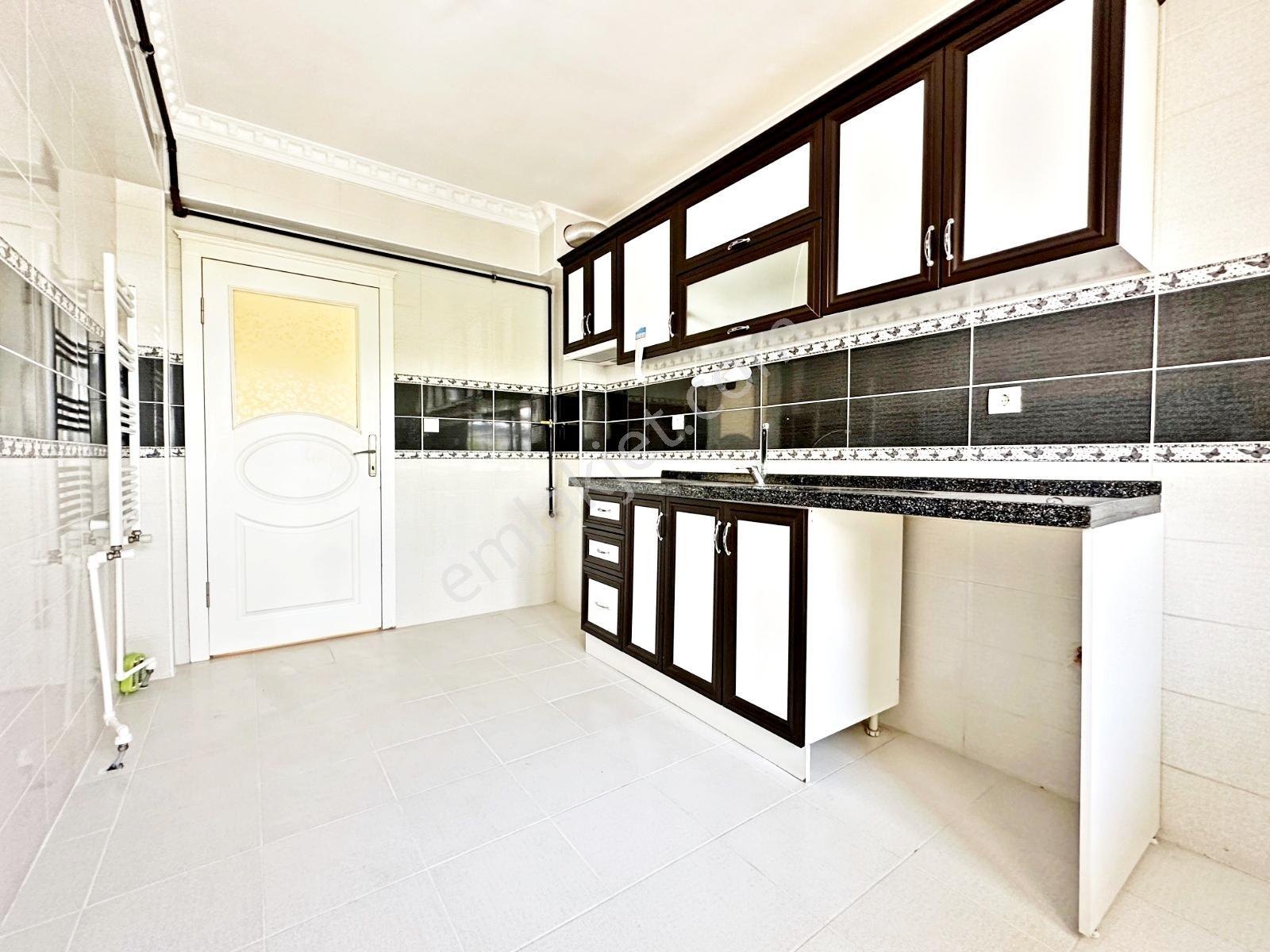 3+1 1.kat Cadde Üzeri Toplu Taşıma Yakını Çift Balkon - Görsel 4