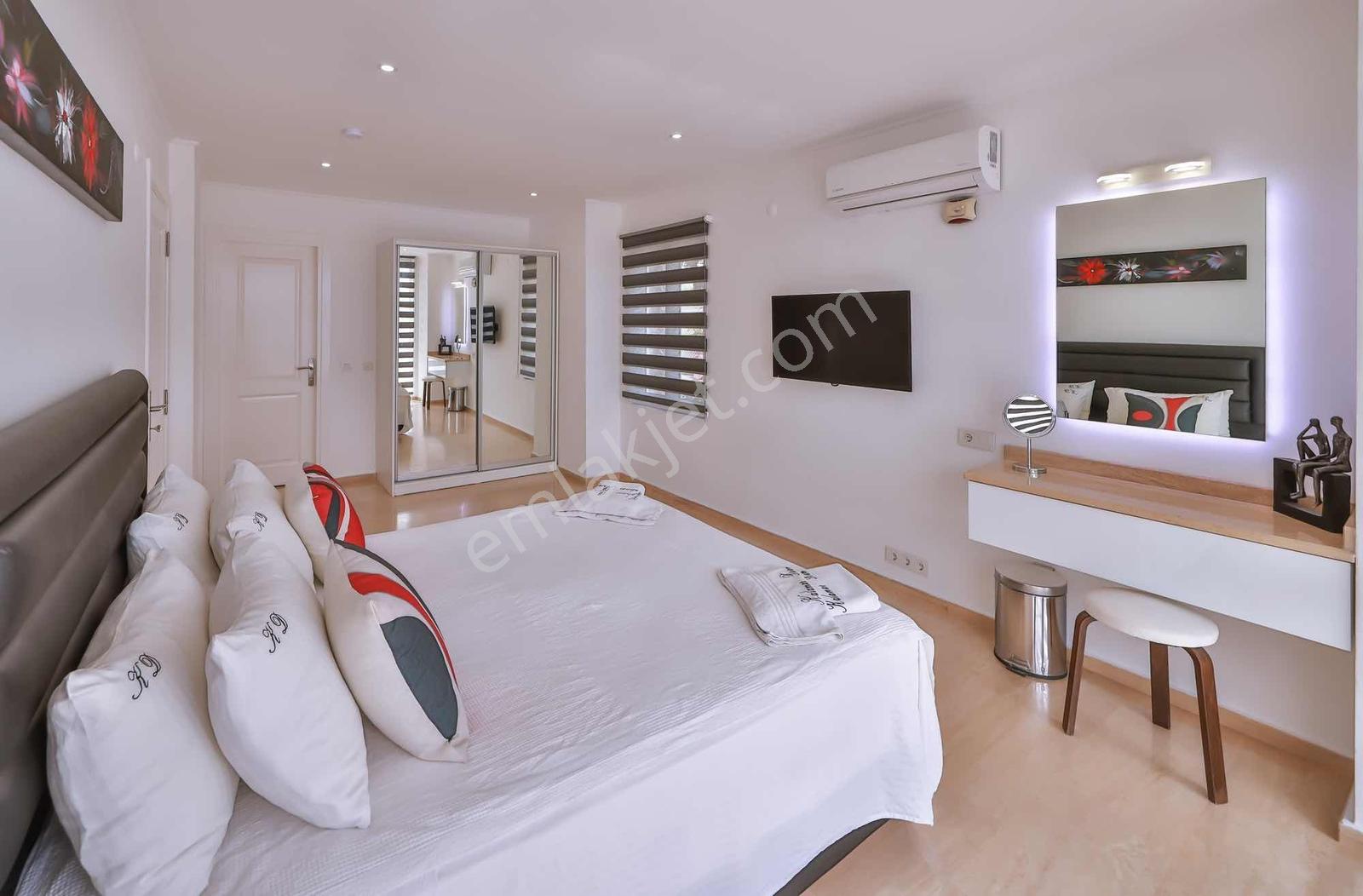 Kalkan Kalamar Koyunda Muhteşem Deniz Manzaralı Lüks 6+1 Villa - Görsel 10