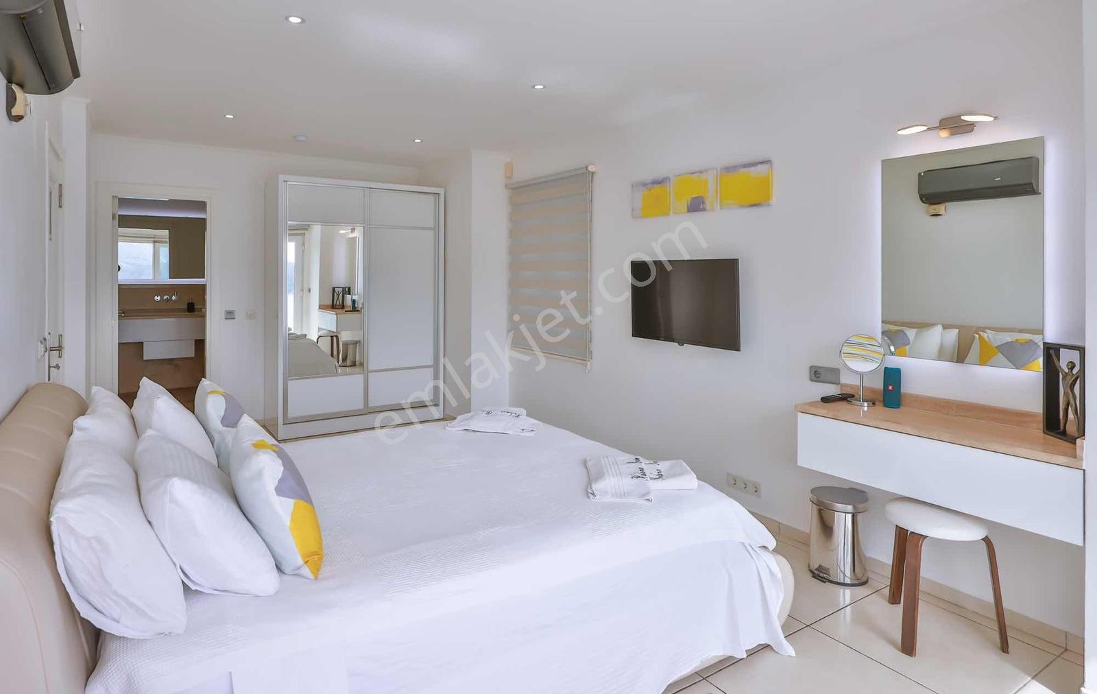 Kalkan Kalamar Koyunda Muhteşem Deniz Manzaralı Lüks 6+1 Villa - Görsel 14