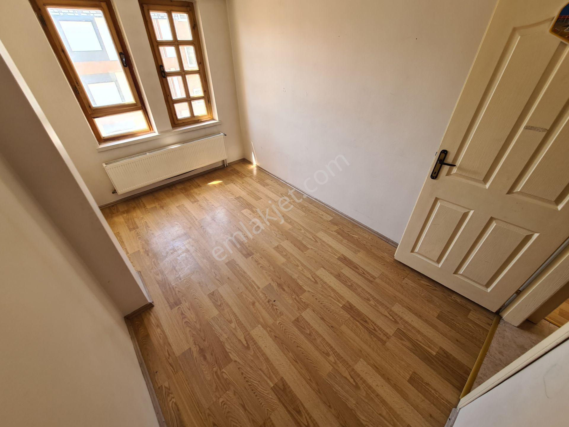 Ayvalı Kapalı Pazarı Karşısı Arakat 3 Cepheli Kiralık 3+1 Daire - Görsel 21