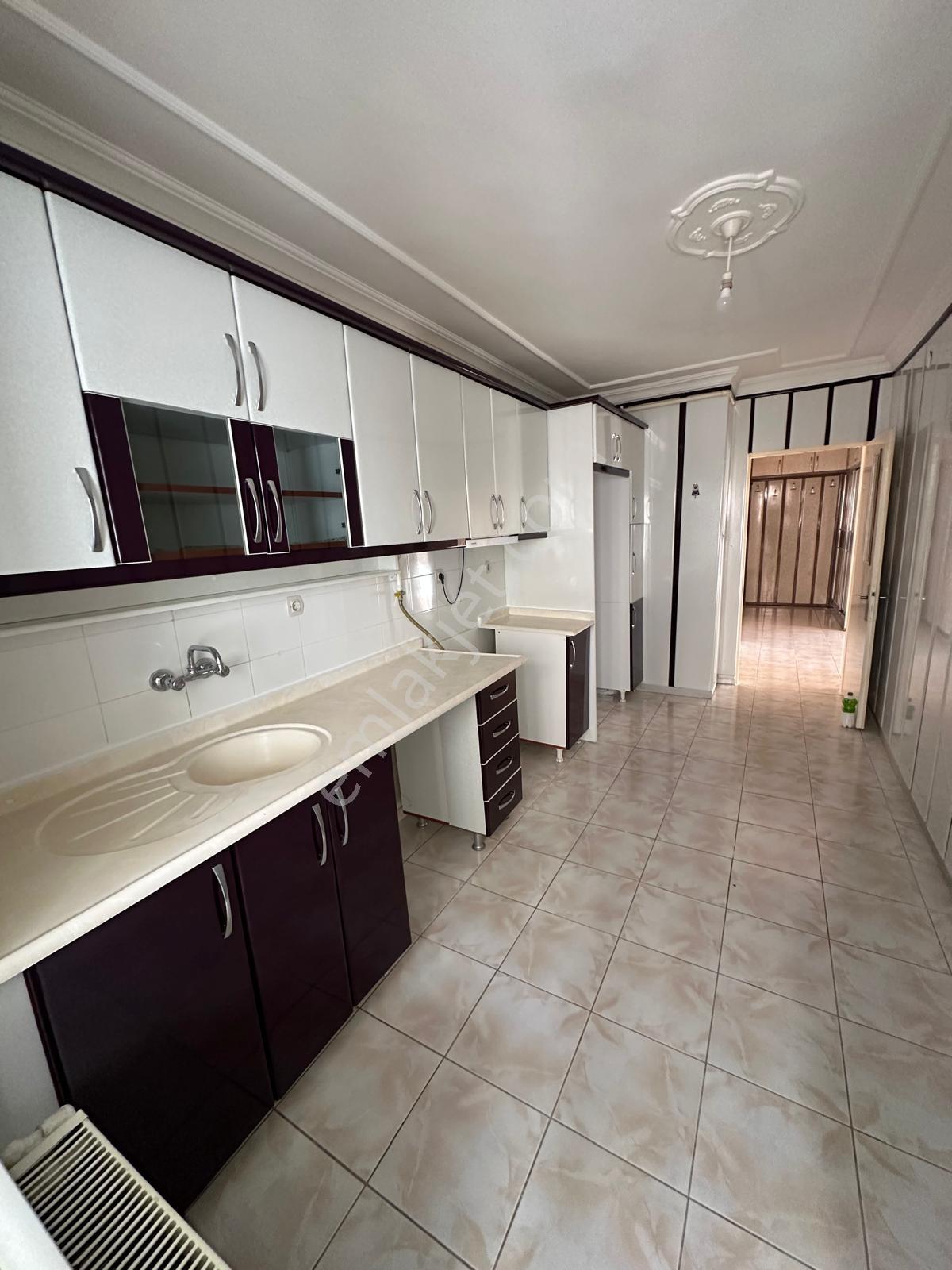 Serkentte Full Yapılı Sıfır Daire Gibi Temiz Kiralık 3+1 Daire - Görsel 3