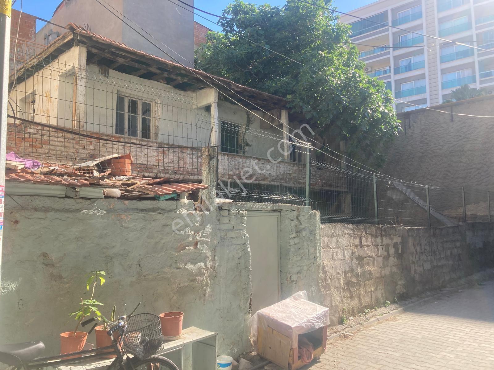 Bornova Çamdibi'nde Merkezi Konumda Konut İmarlı Arsa