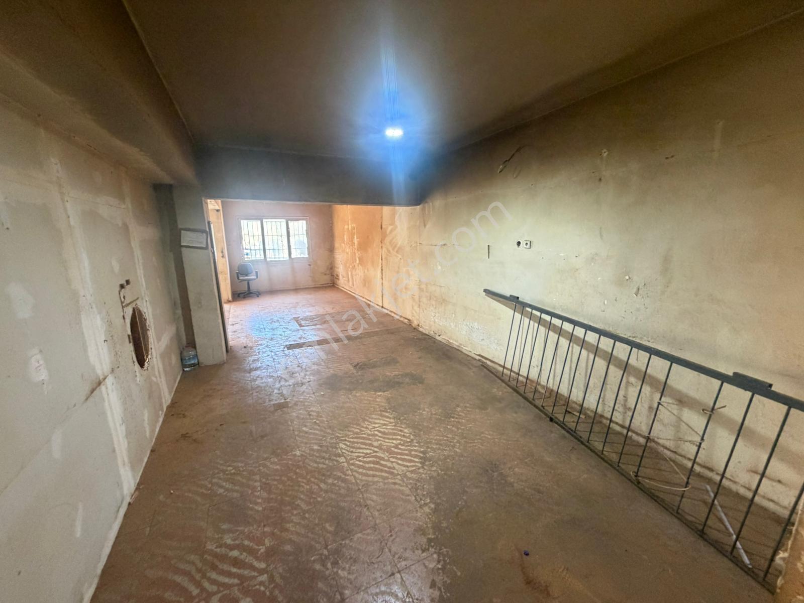 Karabağlar Sanayi İmalathaneye Uygun 2 Farklı Kiralık Dükkan - Görsel 10