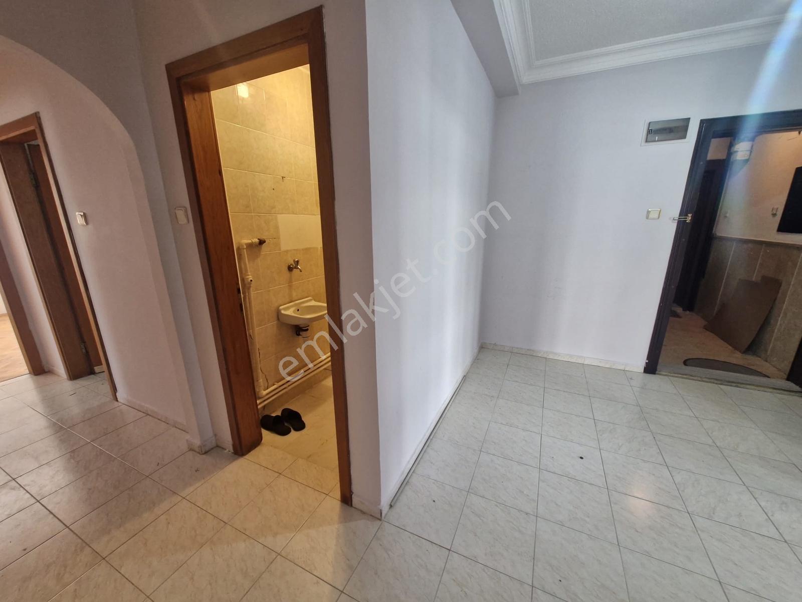 Birlik Mahallesi 435.cadde Üzeri Ara Kat Kiralık 3+1 Daire..... - Görsel 22