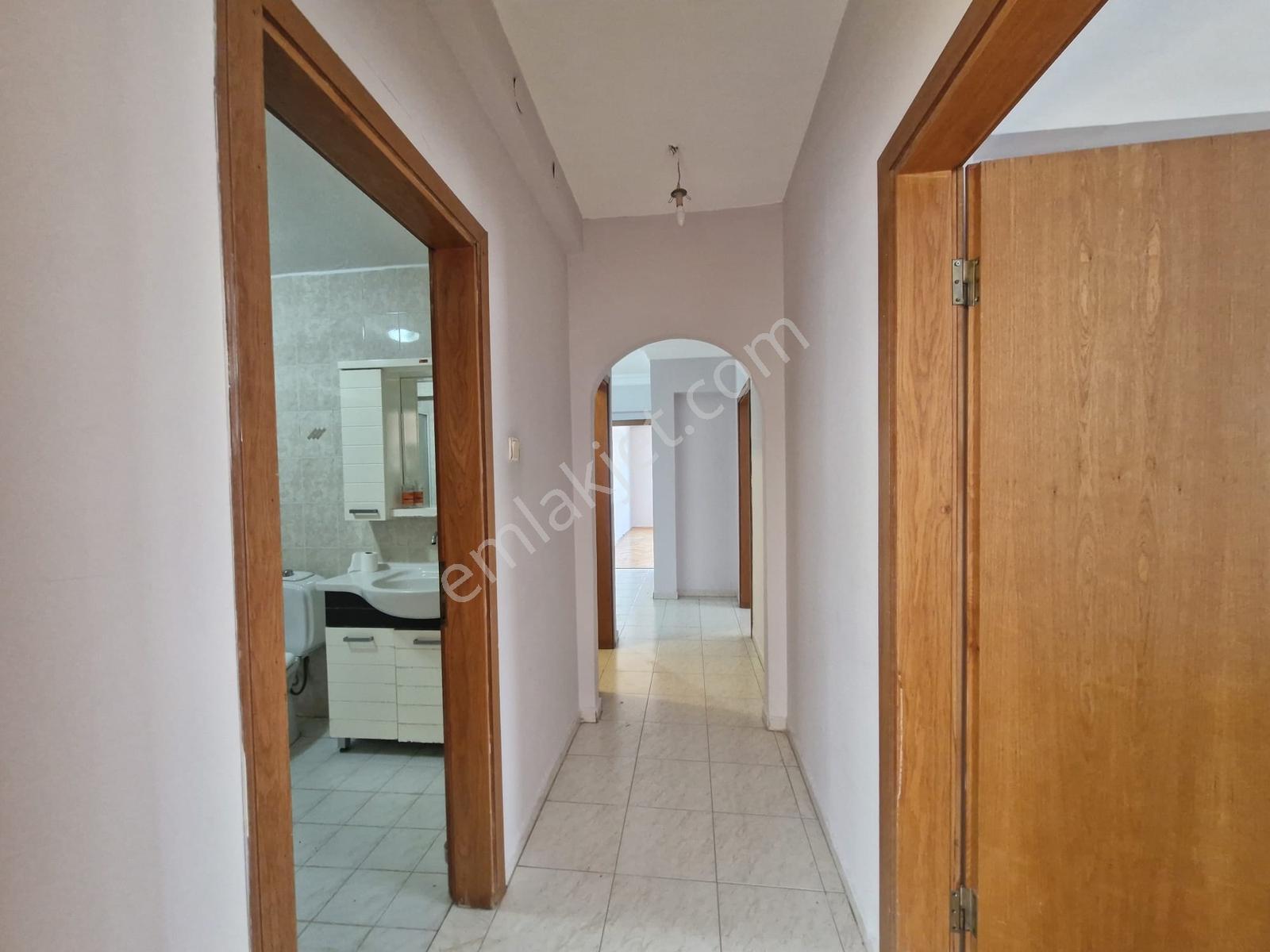 Birlik Mahallesi 435.cadde Üzeri Ara Kat Kiralık 3+1 Daire..... - Görsel 15