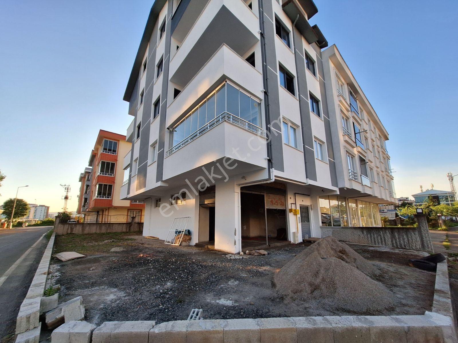Cumhuriyet Mahallesinde Ayzek Otel Yanında Kiralık Dükkan