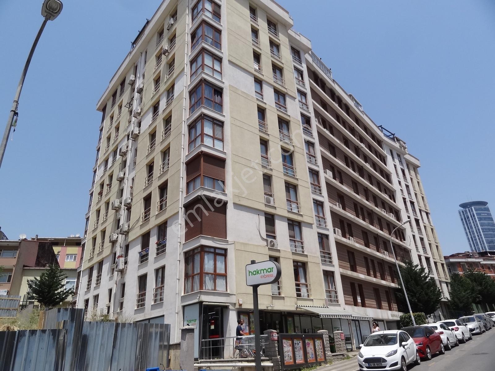 Ünalan Metro-metrobüs Yakını Genç Apt.satılık Daire 3+1,120m2.