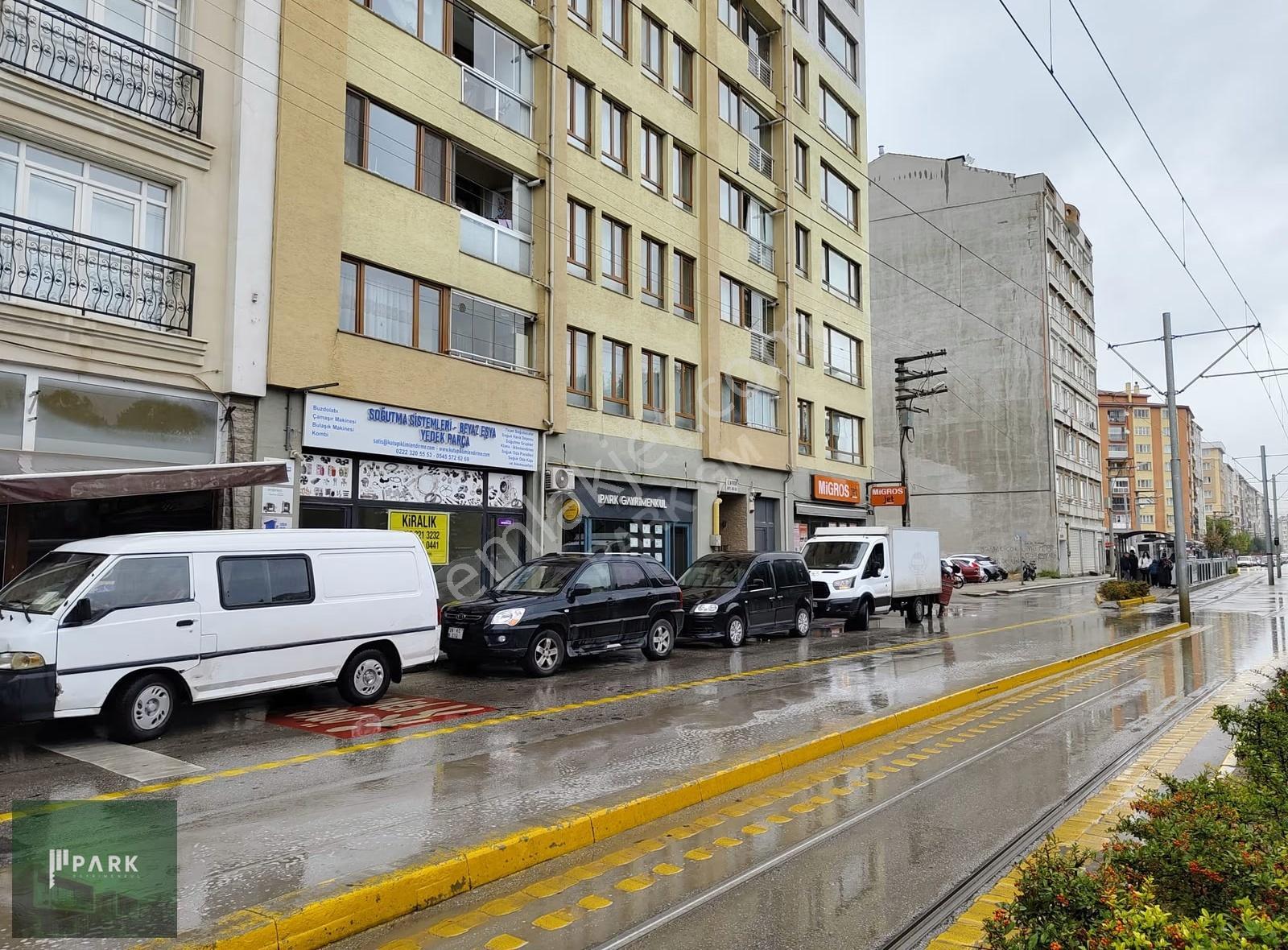 Park Gayrimenkulden İşlek Cadde Üzeri Kiralık 180 M2 Dükkan - Görsel 5