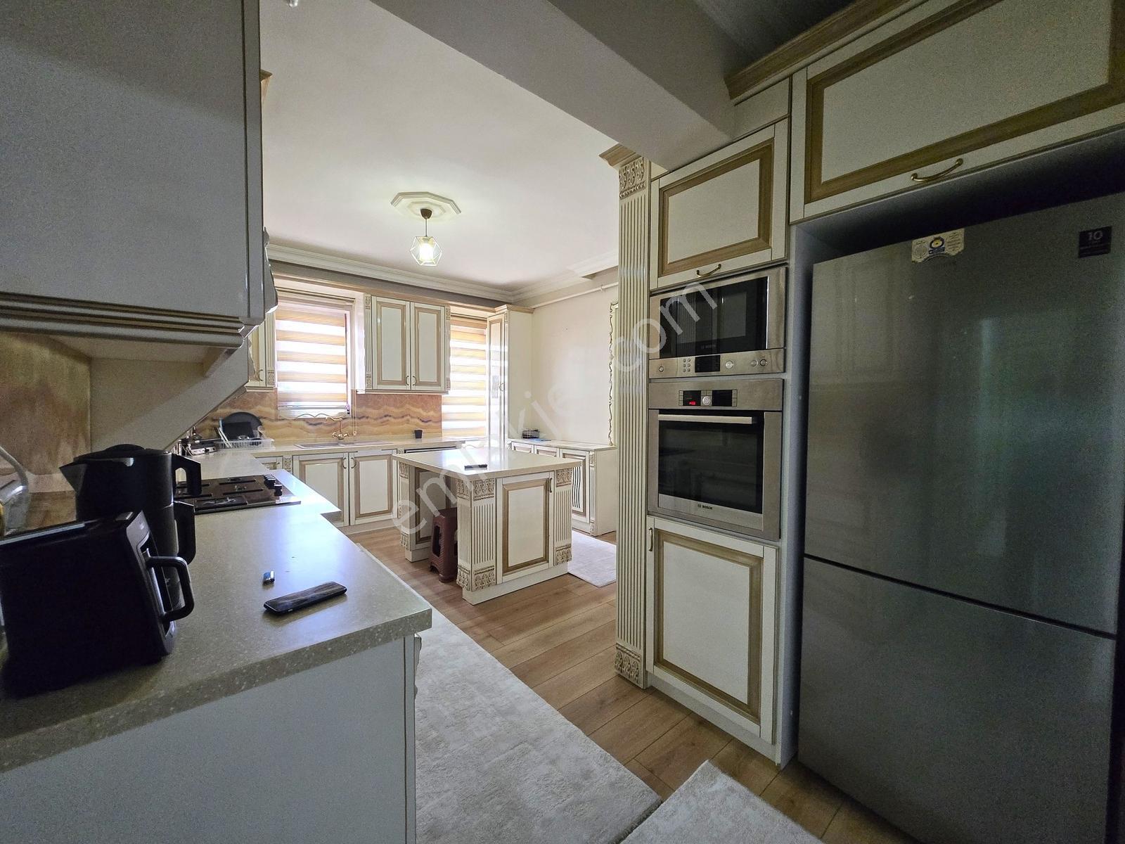 Garanti Emlak'tan - Saray Mimarisine Sahip - 145 M² Fırsat Daire - Görsel 19