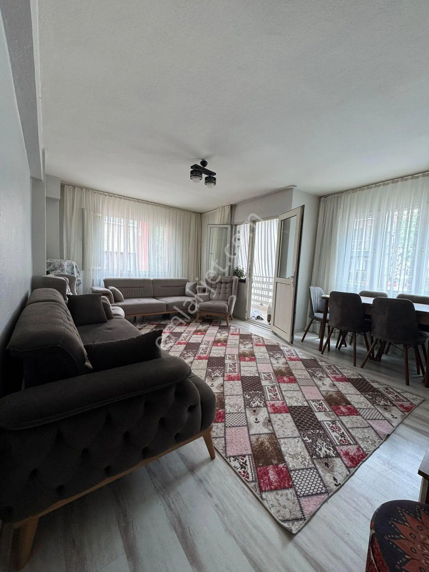 İzmir Caddesi Üzerinde Asansörlü 2+1 Kaçırılmayacak Fırsat Daire