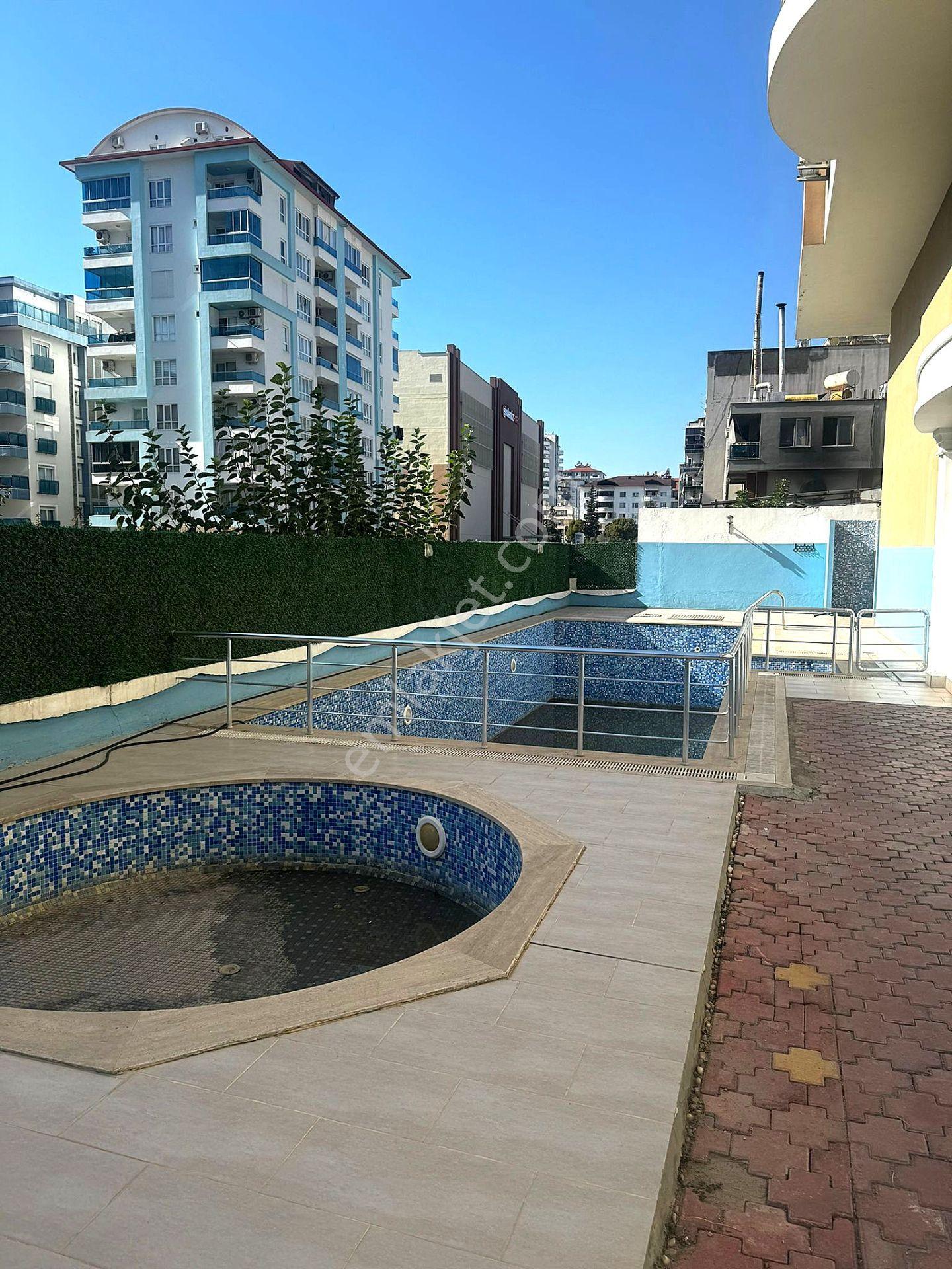 Mahmutlar / Alanya 1+1 Eşyalı Havuzlu Satılık Ev