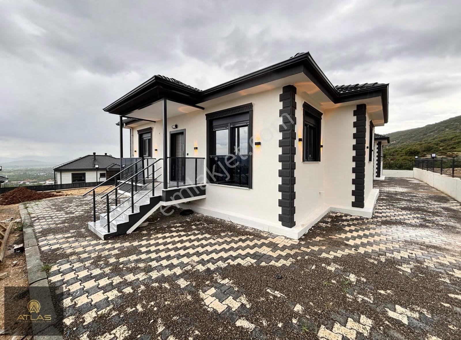 Korkuteli Yeşilyaylada Manzaralı Lüx Villa