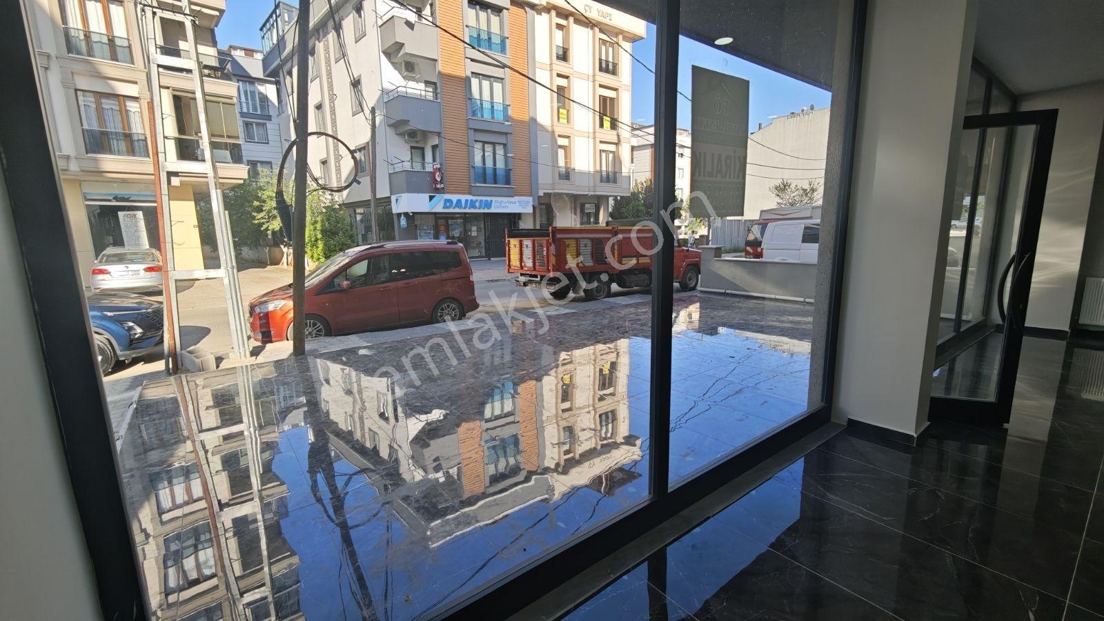 Sultanbeyli Adil Mahallesi'nde Geniş Vitrinli + Bodrumlu Kiralık - Görsel 2