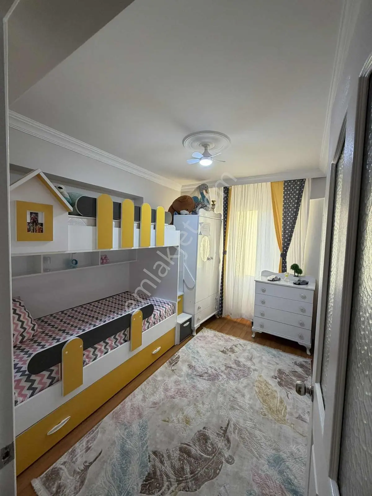 Emlak Center'dan Yeni Mahalle'de Kiralık 3+1 Kapalı Mutfak Daire - Görsel 2