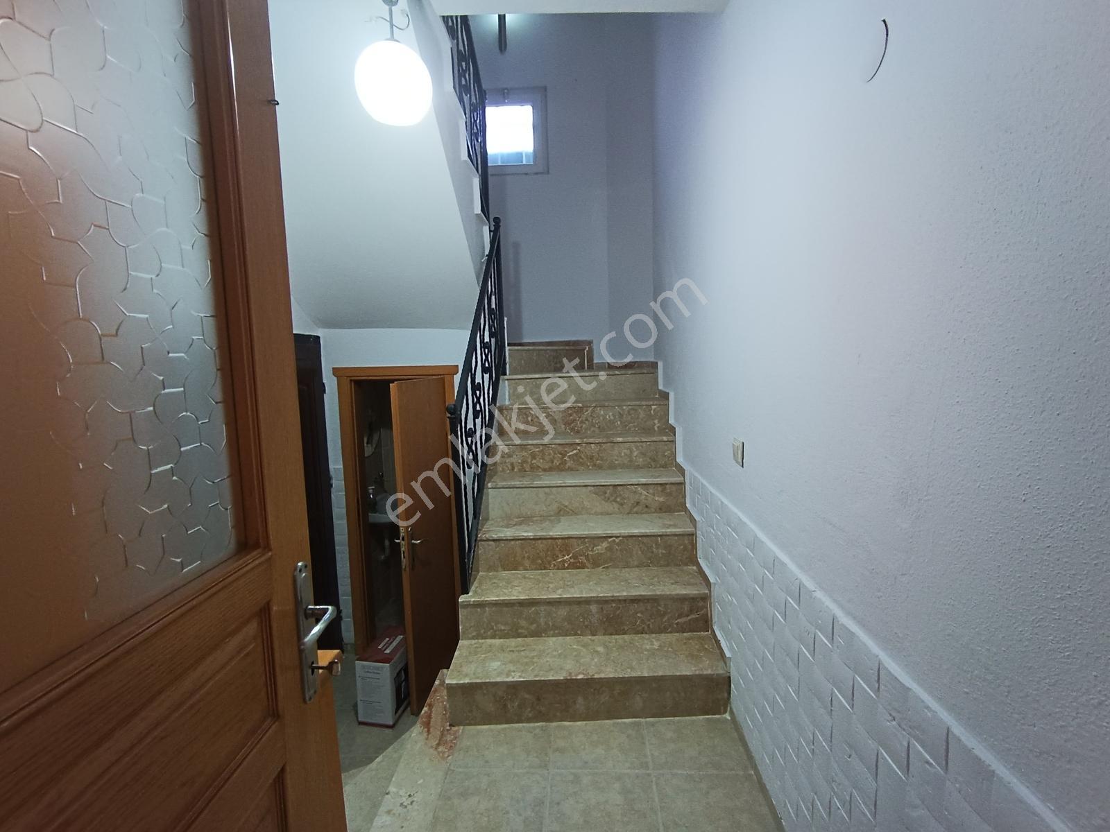 Kuşadası Karaova'da Havuzlu Sit. 155 M2 Eşyalı Kiralık 4+1 Villa - Görsel 16