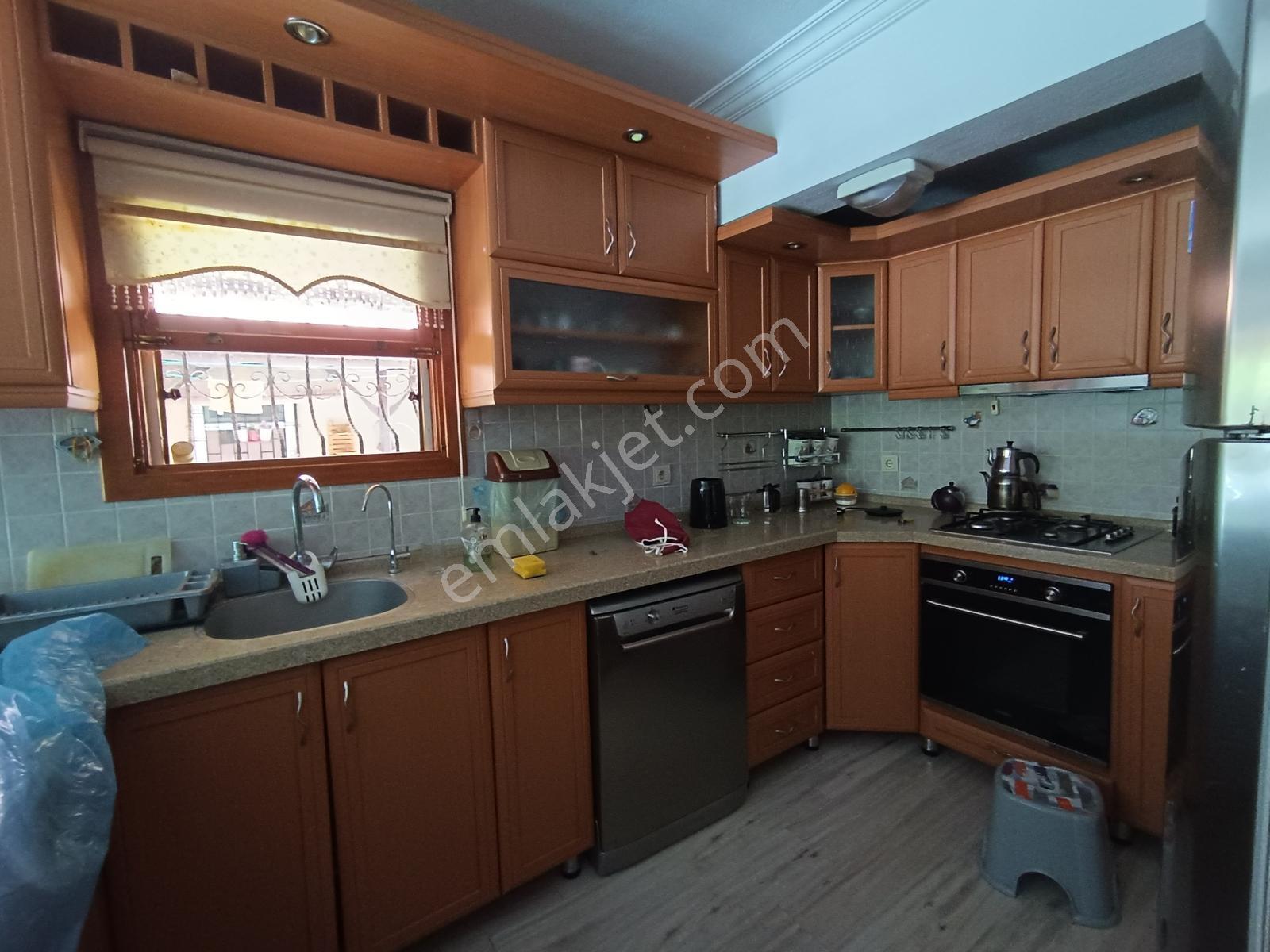Kuşadası Karaova'da Havuzlu Sit. 155 M2 Eşyalı Kiralık 4+1 Villa - Görsel 14