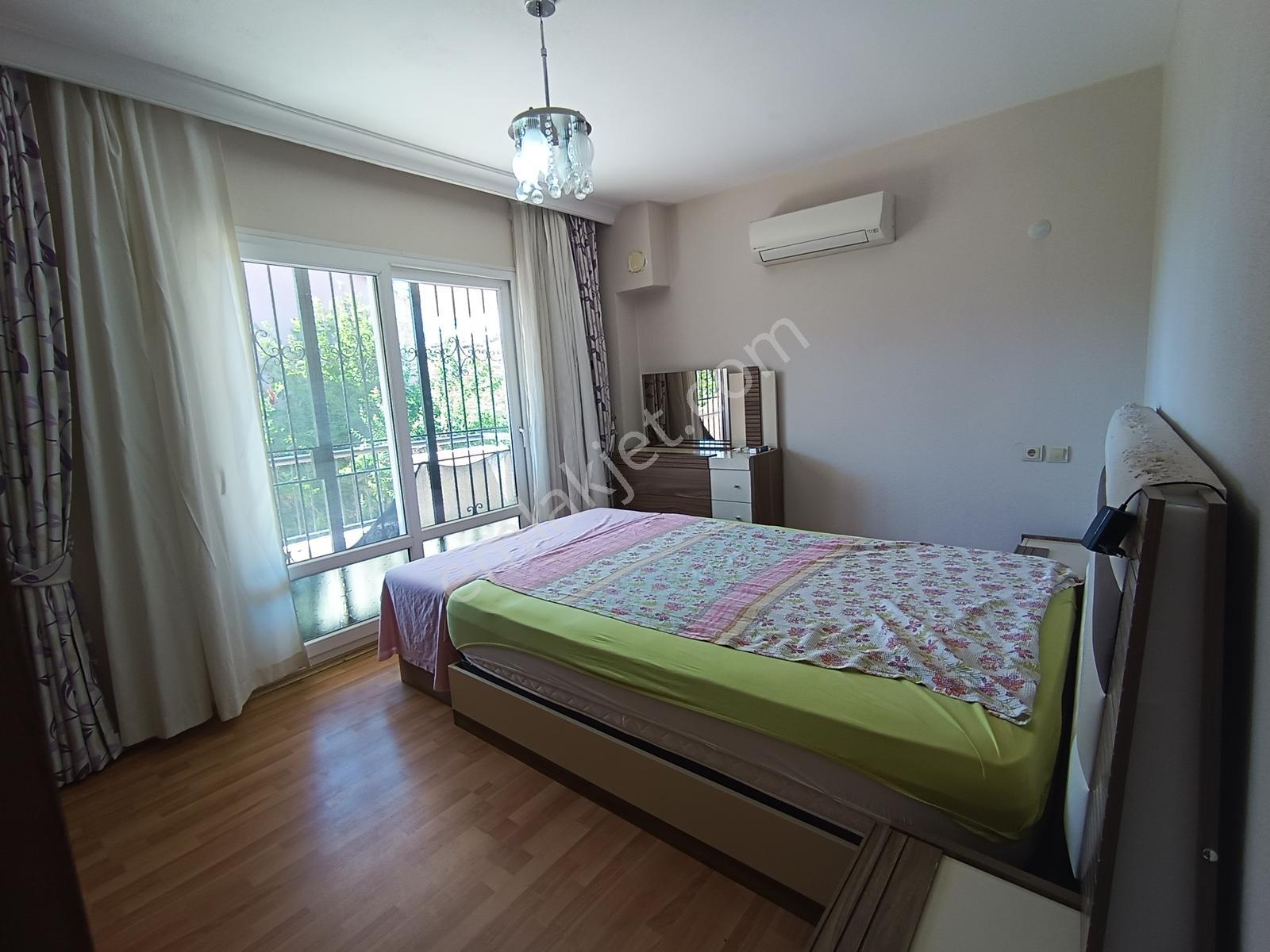 Kuşadası Karaova'da Havuzlu Sit. 155 M2 Eşyalı Kiralık 4+1 Villa - Görsel 21