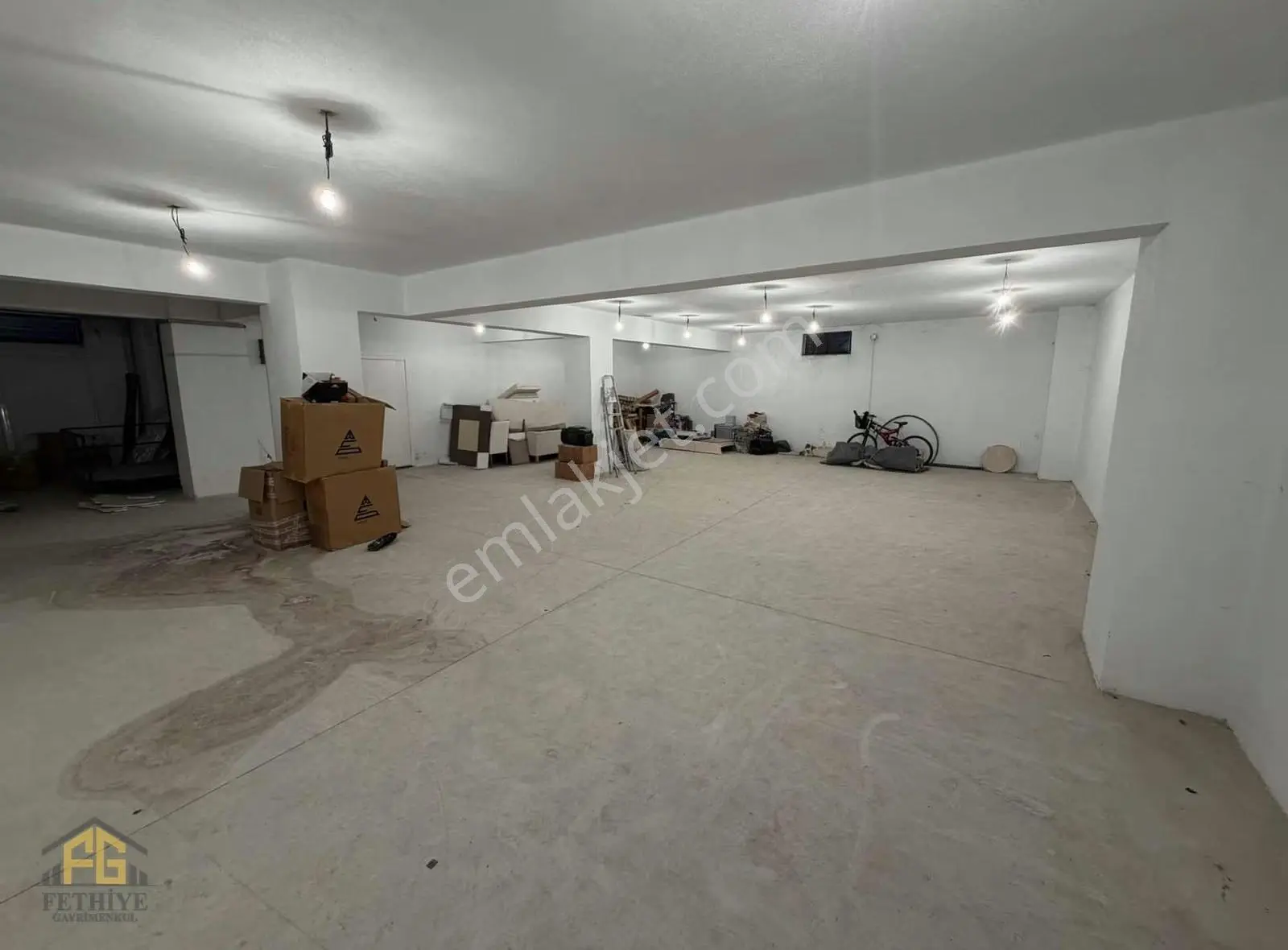 Taşyaka Baha Şıkman Caddesi Üzerinde 400 M² Kiralık Dükkan - Görsel 2