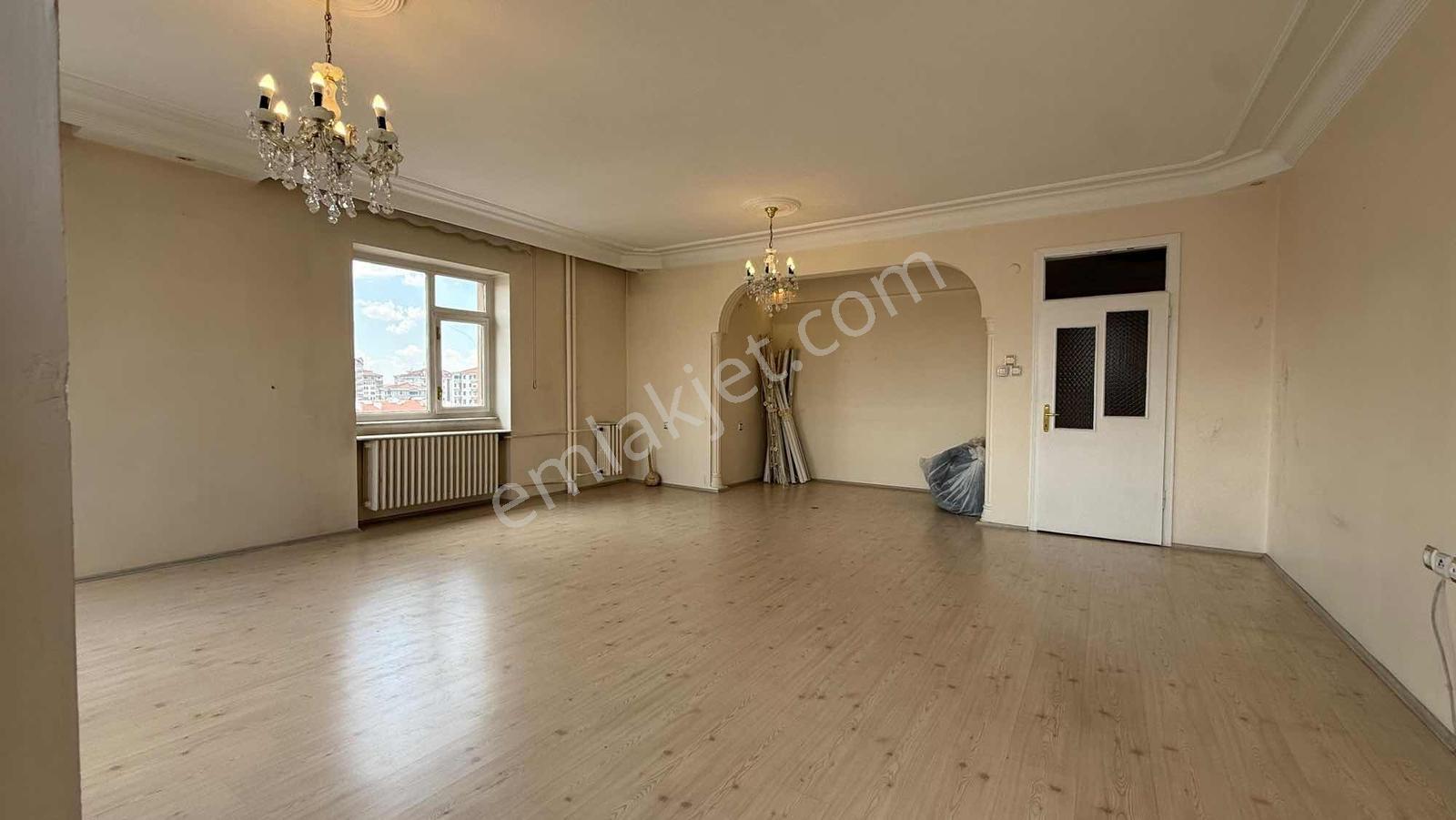Erciyesevler Mah. 4+1 Kiralık Geniş Daire - Görsel 9