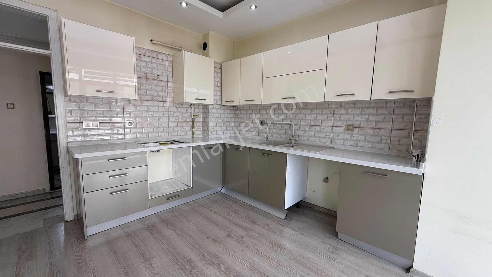 Erciyesevler Mah. 4+1 Kiralık Geniş Daire - Görsel 23