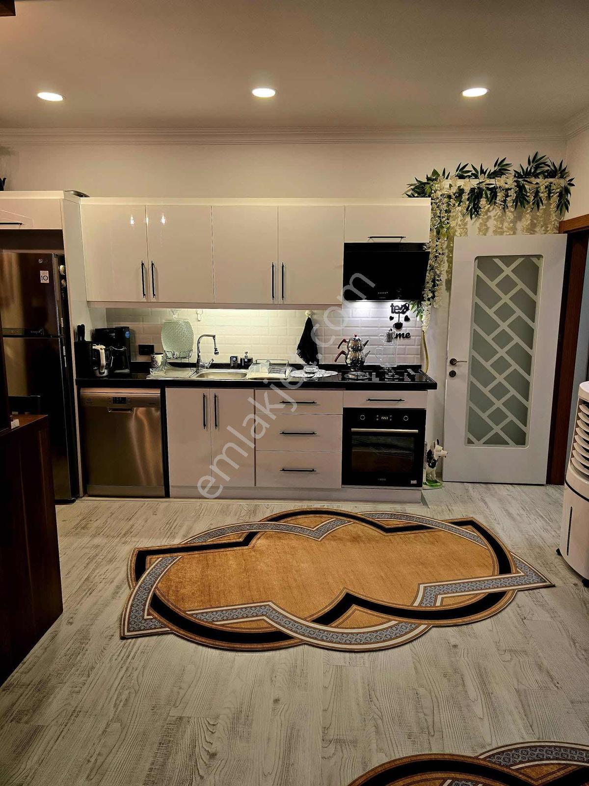 Mahmutbey Caddesinde Site İçiful Eşyalı Özel Yapım 1+1