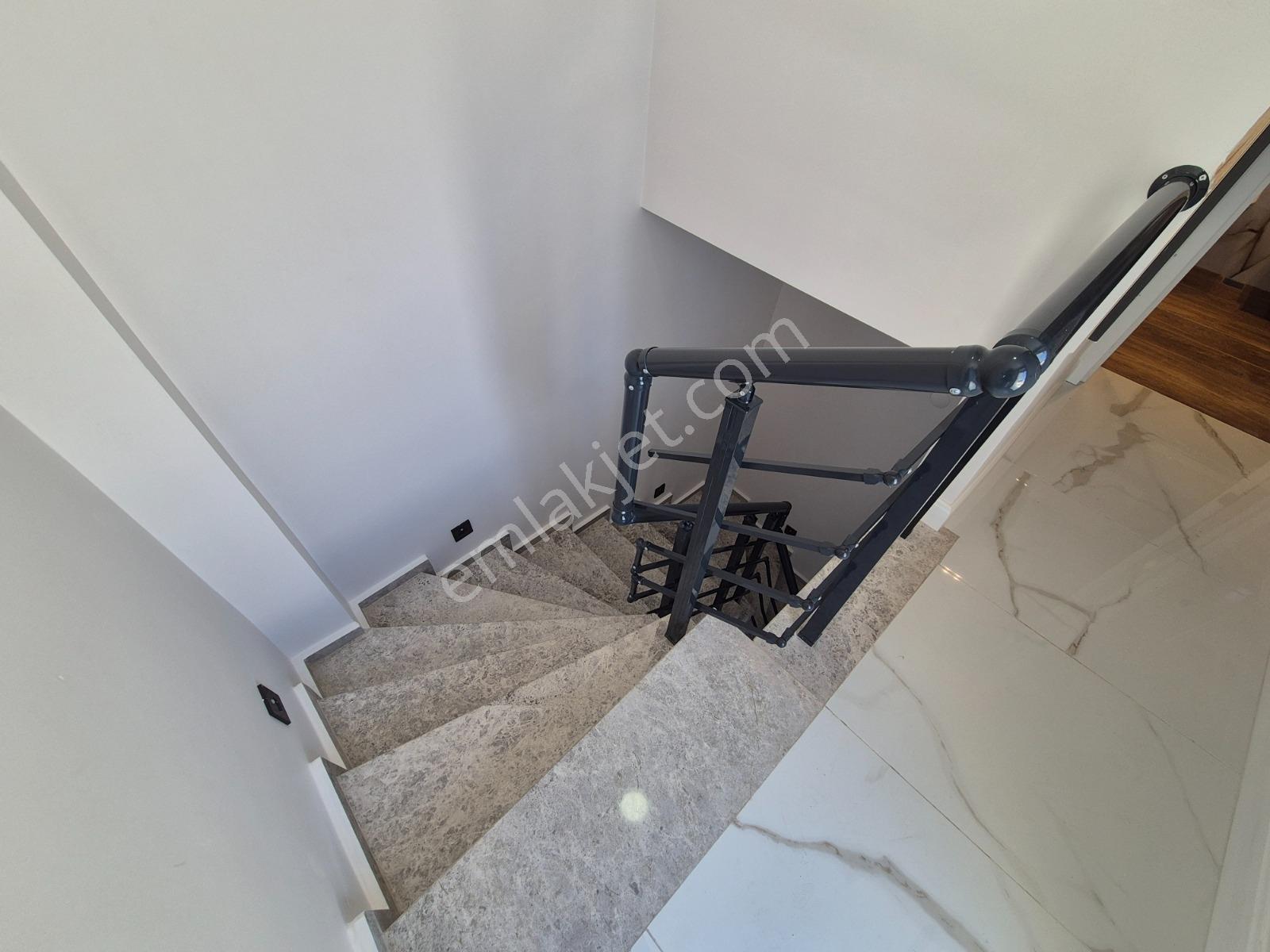 Kuşadası Kadınlar Denizinde 165 M2 Satılık Sıfır 3+1 Lüks Villa - Görsel 9