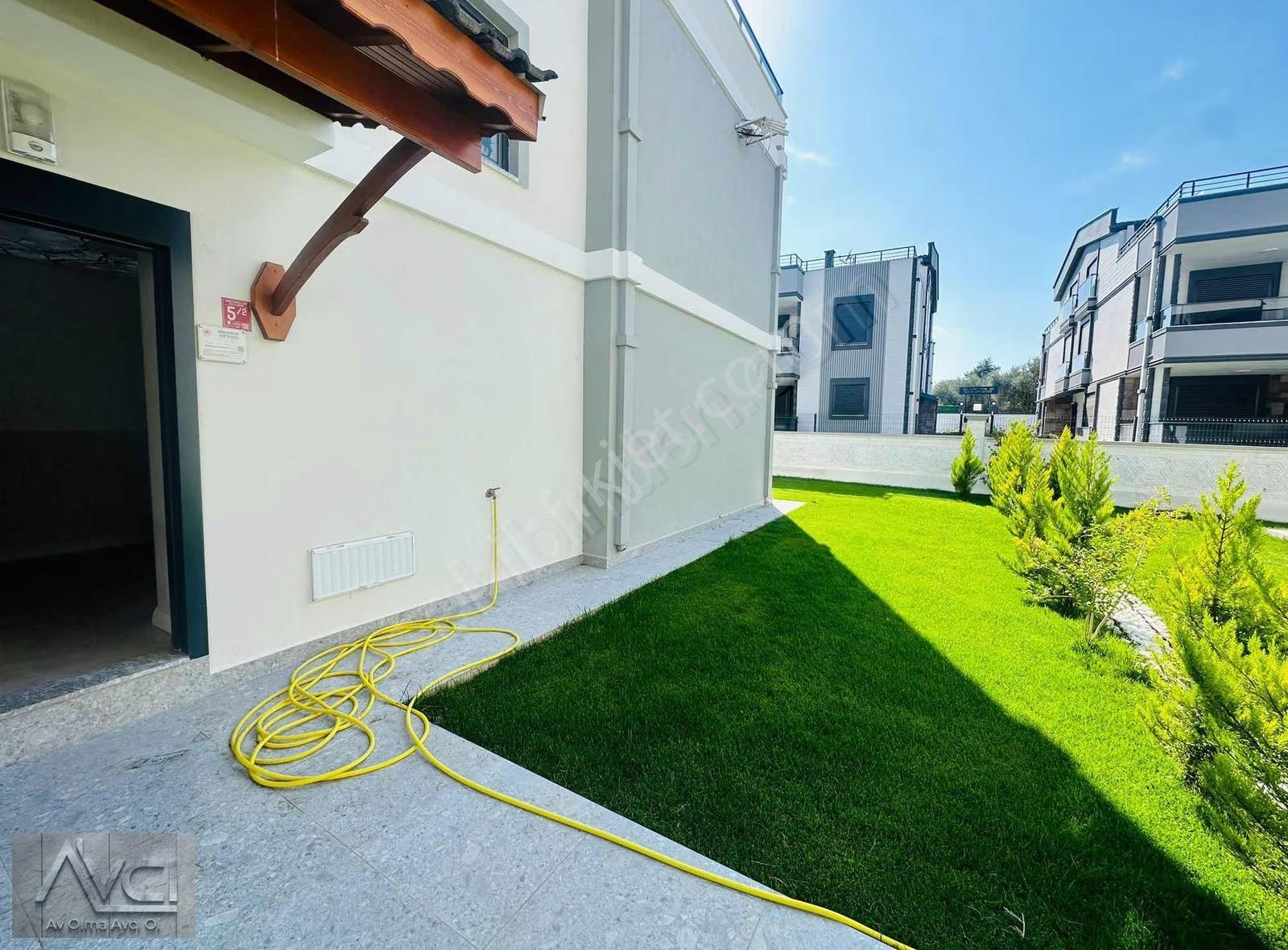 Avcıdan Altınoluk Narlı Manzaralı Geniş Oda 4+1 Villa - Görsel 21