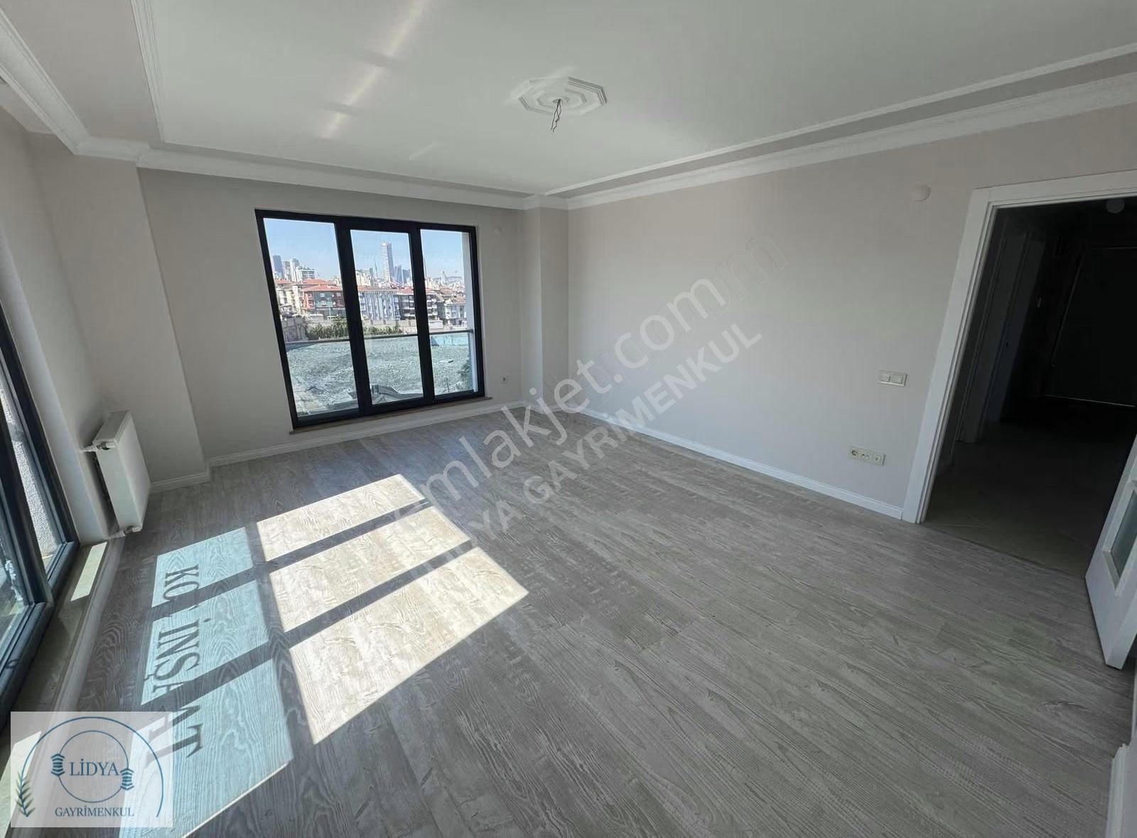 Kayışdağı Mh. Butik Site İçerisinde Otoparklı Boş Manzaralı 2+1 - Görsel 9