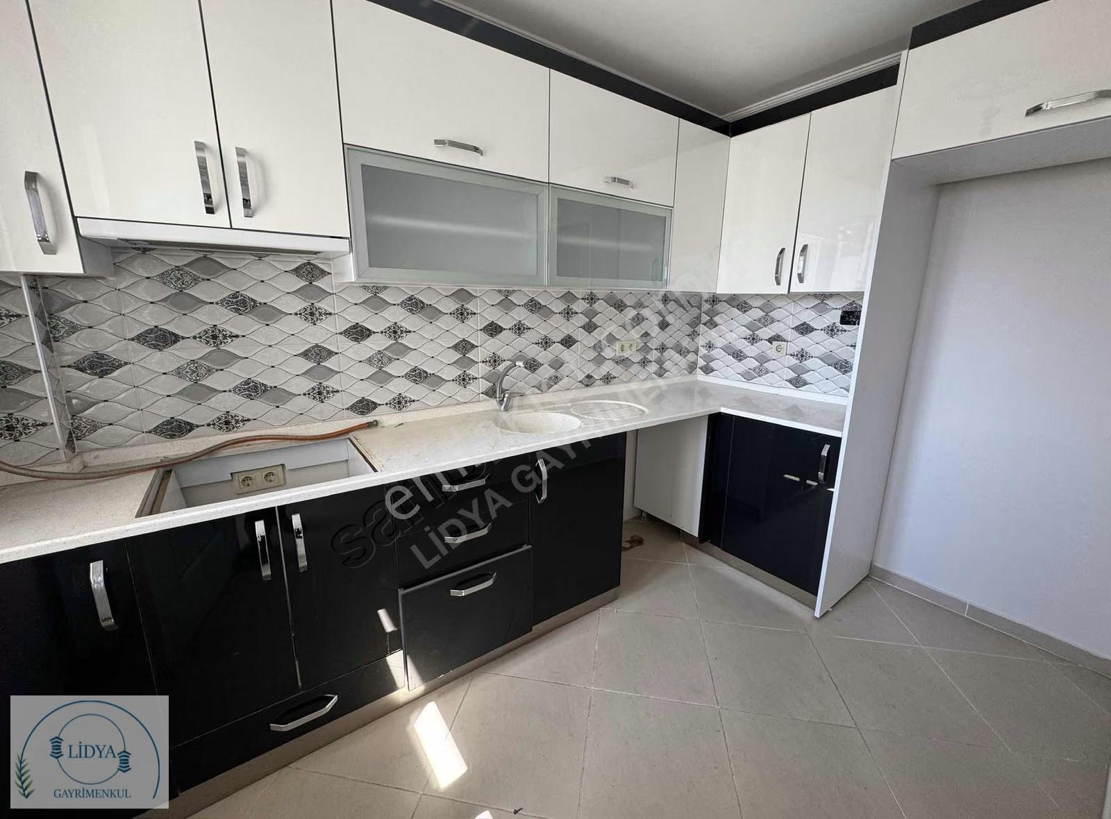 Kayışdağı Mh. Butik Site İçerisinde Otoparklı Boş Manzaralı 2+1 - Görsel 6