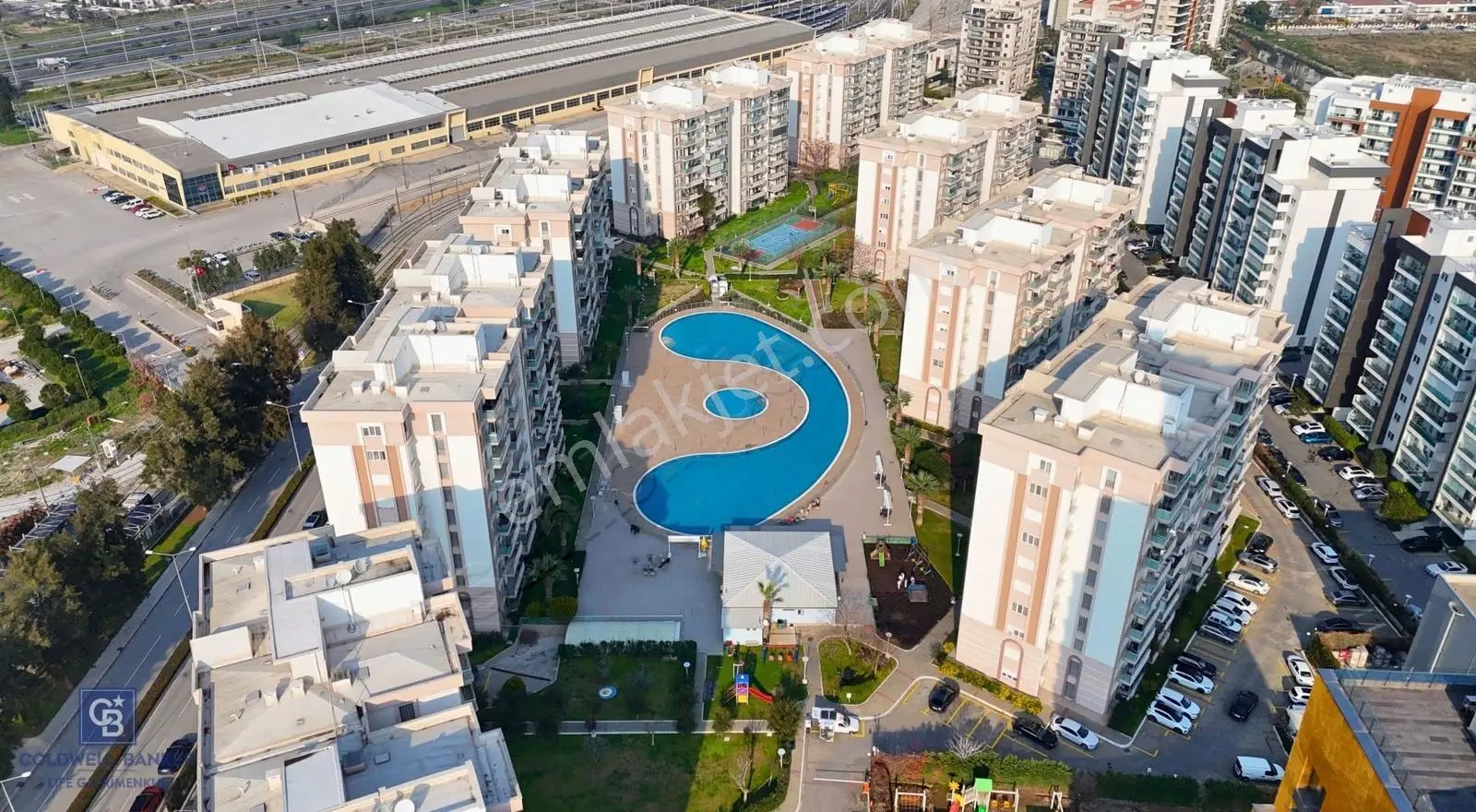 Mavişehir Karya Evleri Havuz Manzaralı Satılık 3+1 Bahçe Katı