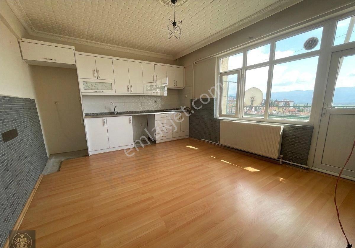 Tokat Niksar Elit Gayrimenkulden Şehir Merkezinde 2+1 Kiralık Daire