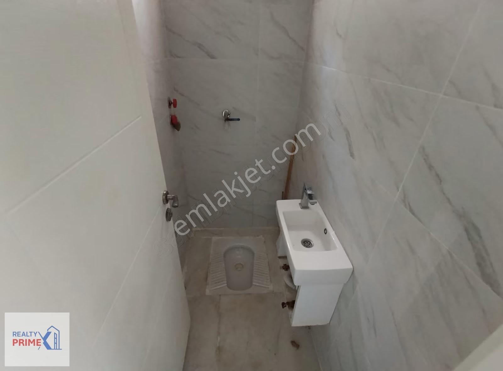 Teomanpaşa Mahallesi'nde Kiralık 2+1 Daire - Görsel 2