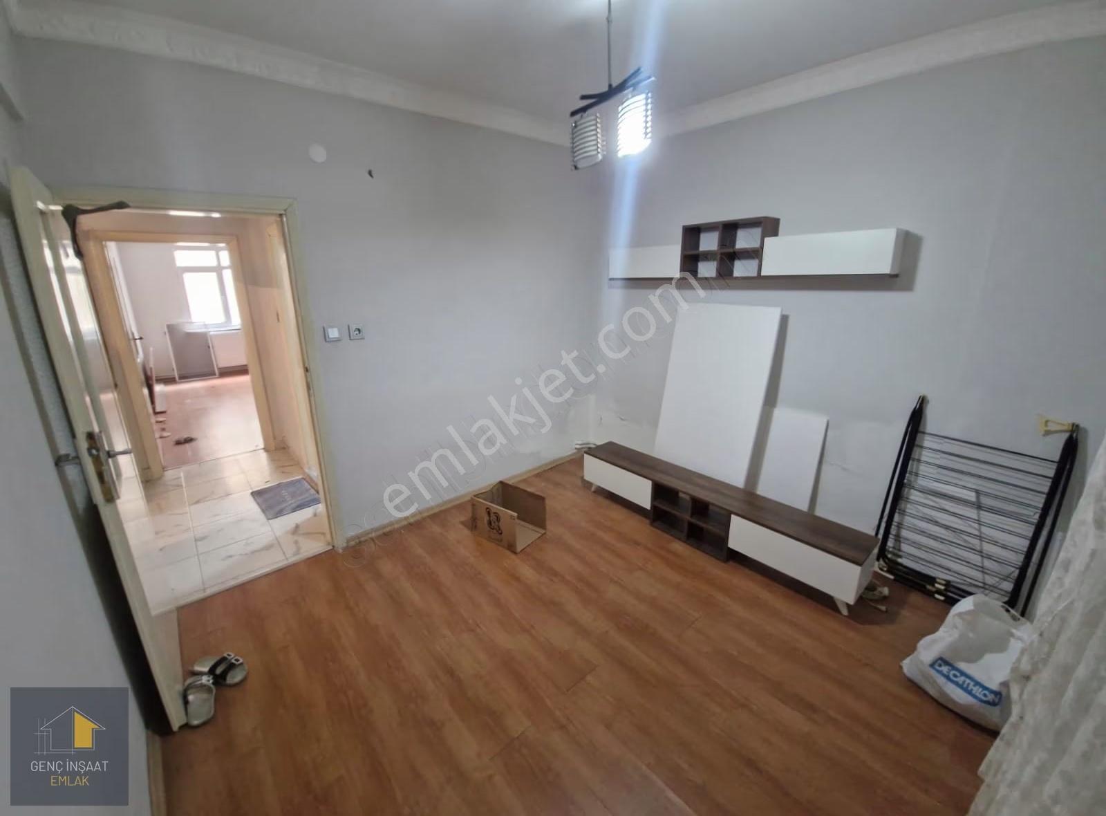 Karasu'da Çarşının Tam Merkezinde Cadde Üzeri 3+1 Daire - Görsel 21