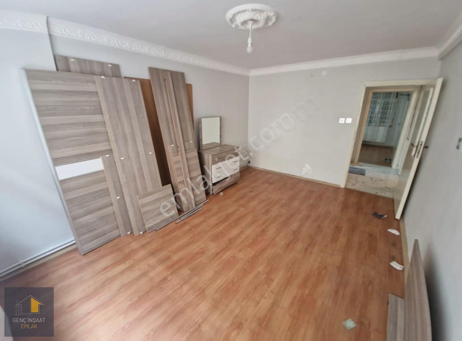 Karasu'da Çarşının Tam Merkezinde Cadde Üzeri 3+1 Daire - Görsel 15