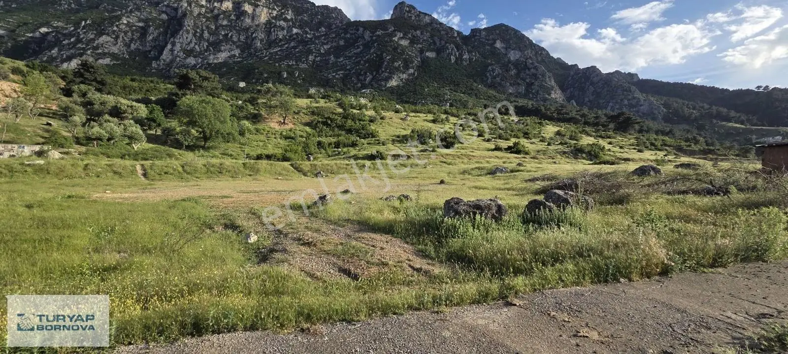 Projeli İmarlı Arsaların Yanında 13.370 M² Satılık Tarla