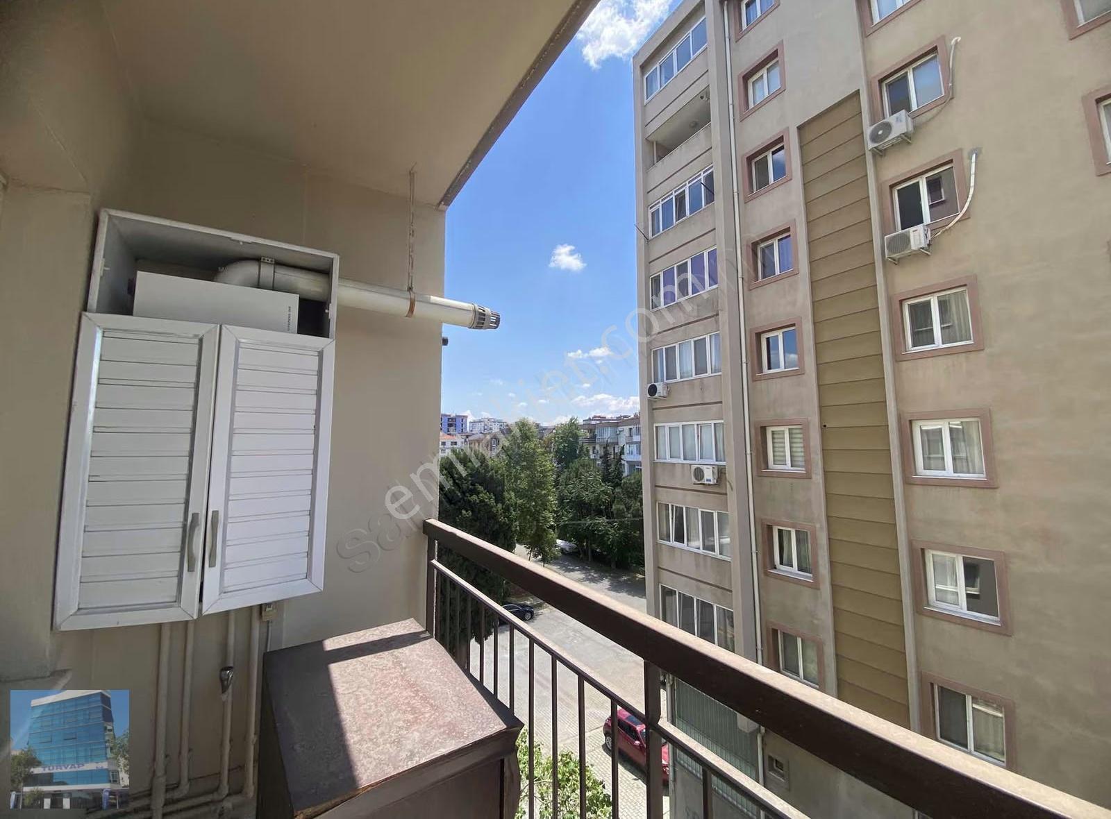 Karşıyaka Yeni Girne'de Geniş Doğalgazlı Kiralık 3+1 Daire - Görsel 12