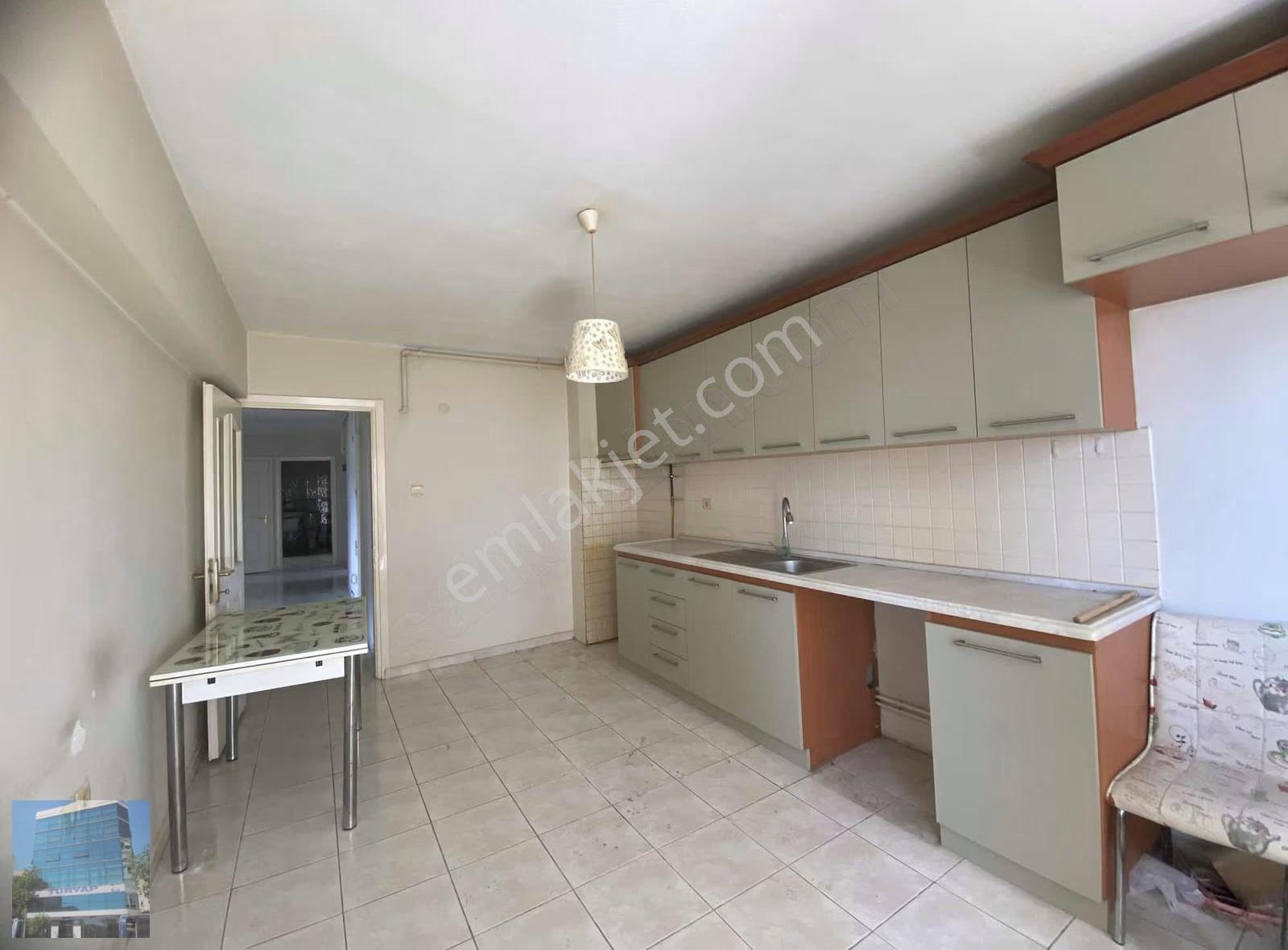 Karşıyaka Yeni Girne'de Geniş Doğalgazlı Kiralık 3+1 Daire - Görsel 16