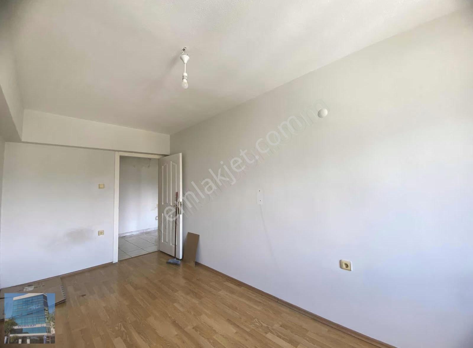 Karşıyaka Yeni Girne'de Geniş Doğalgazlı Kiralık 3+1 Daire - Görsel 22