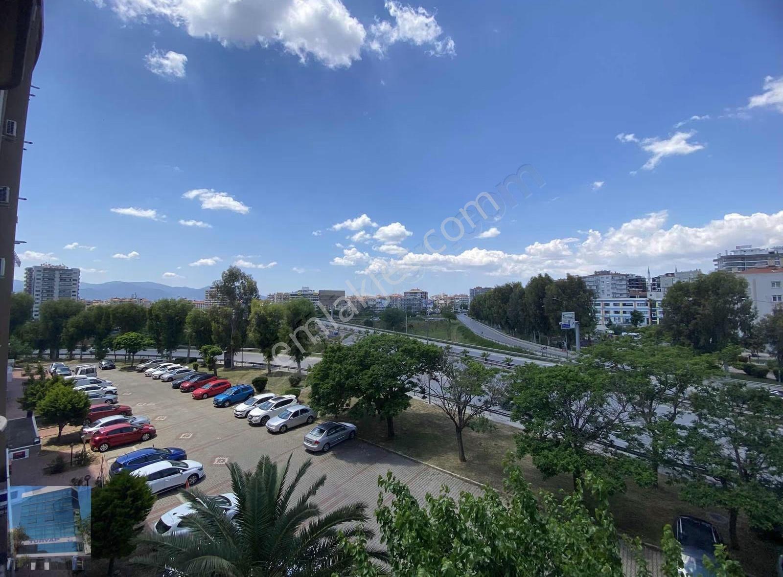 Karşıyaka Yeni Girne'de Geniş Doğalgazlı Kiralık 3+1 Daire - Görsel 14