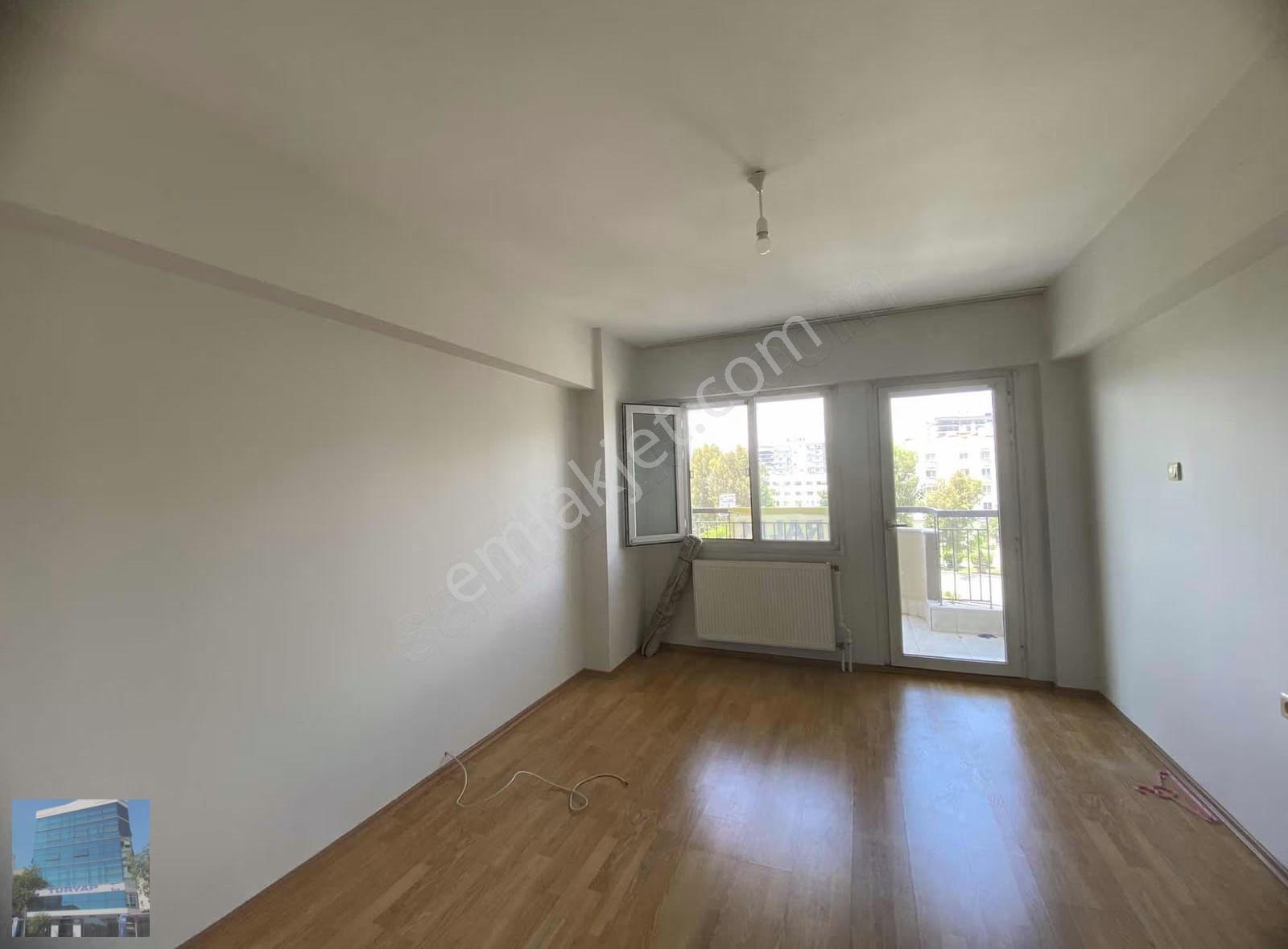 Karşıyaka Yeni Girne'de Geniş Doğalgazlı Kiralık 3+1 Daire - Görsel 3